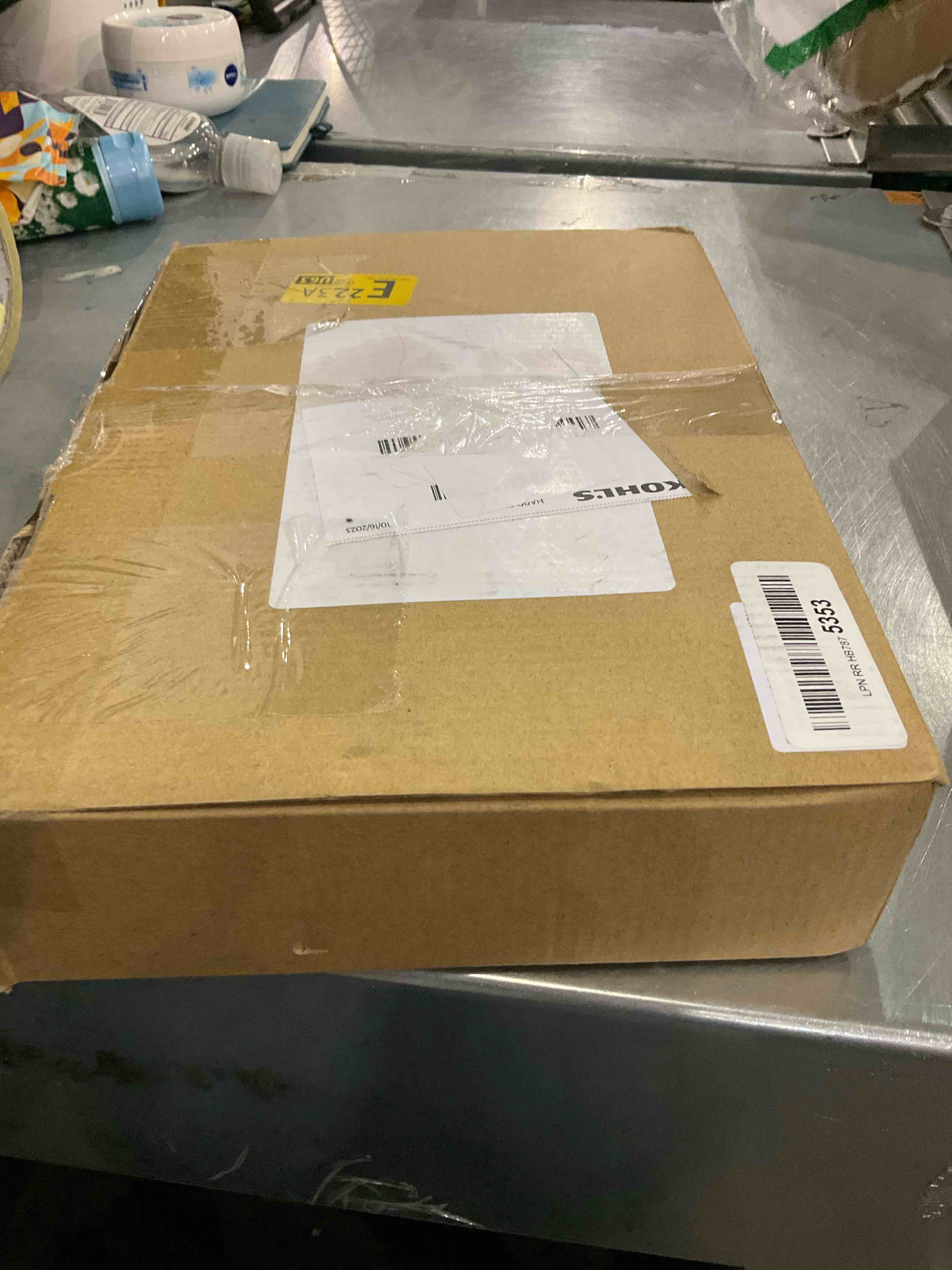 https://s3.amazonaws.com/lotting-images-prod/bidfta/EXS00805028_1698924197683.jpeg