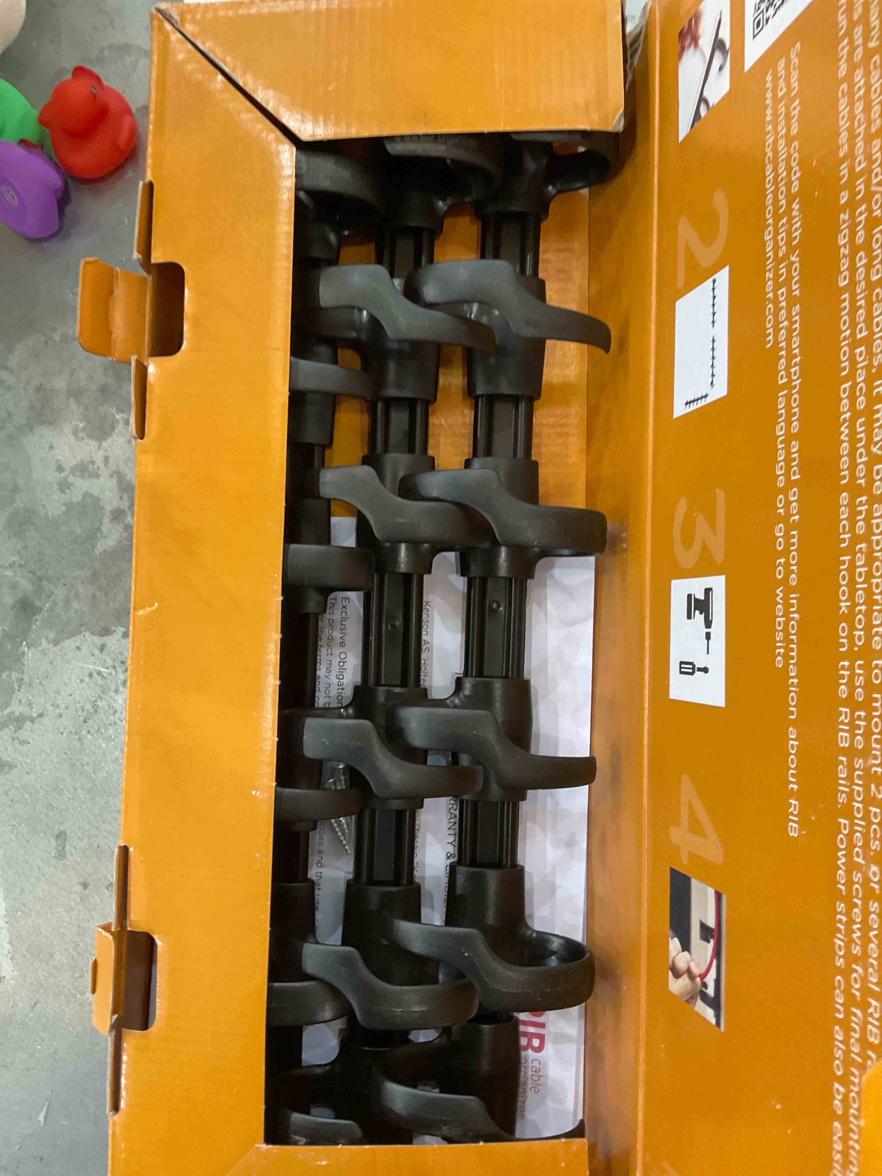 https://s3.amazonaws.com/lotting-images-prod/bidfta/EXS00806147_1699286140077.jpeg