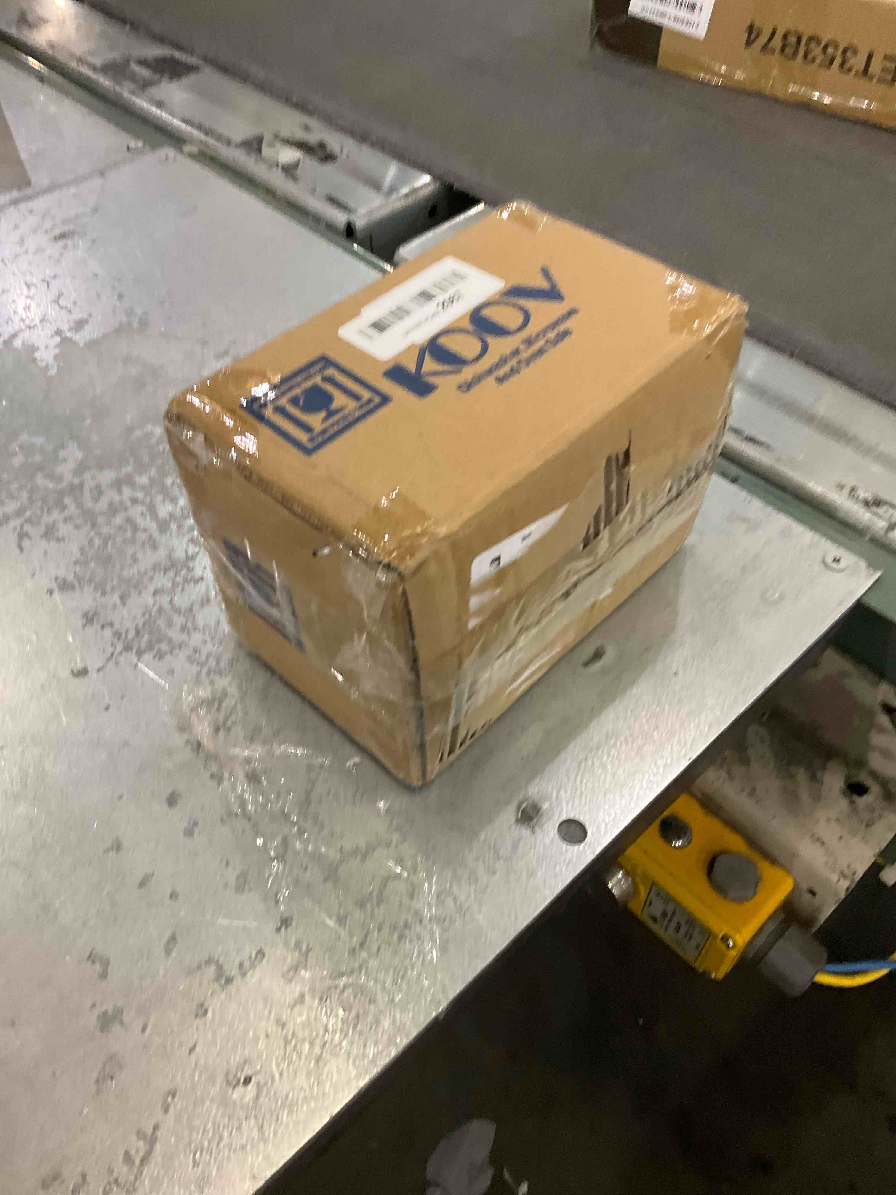 https://s3.amazonaws.com/lotting-images-prod/bidfta/EXS00806768_1698951594123.jpeg