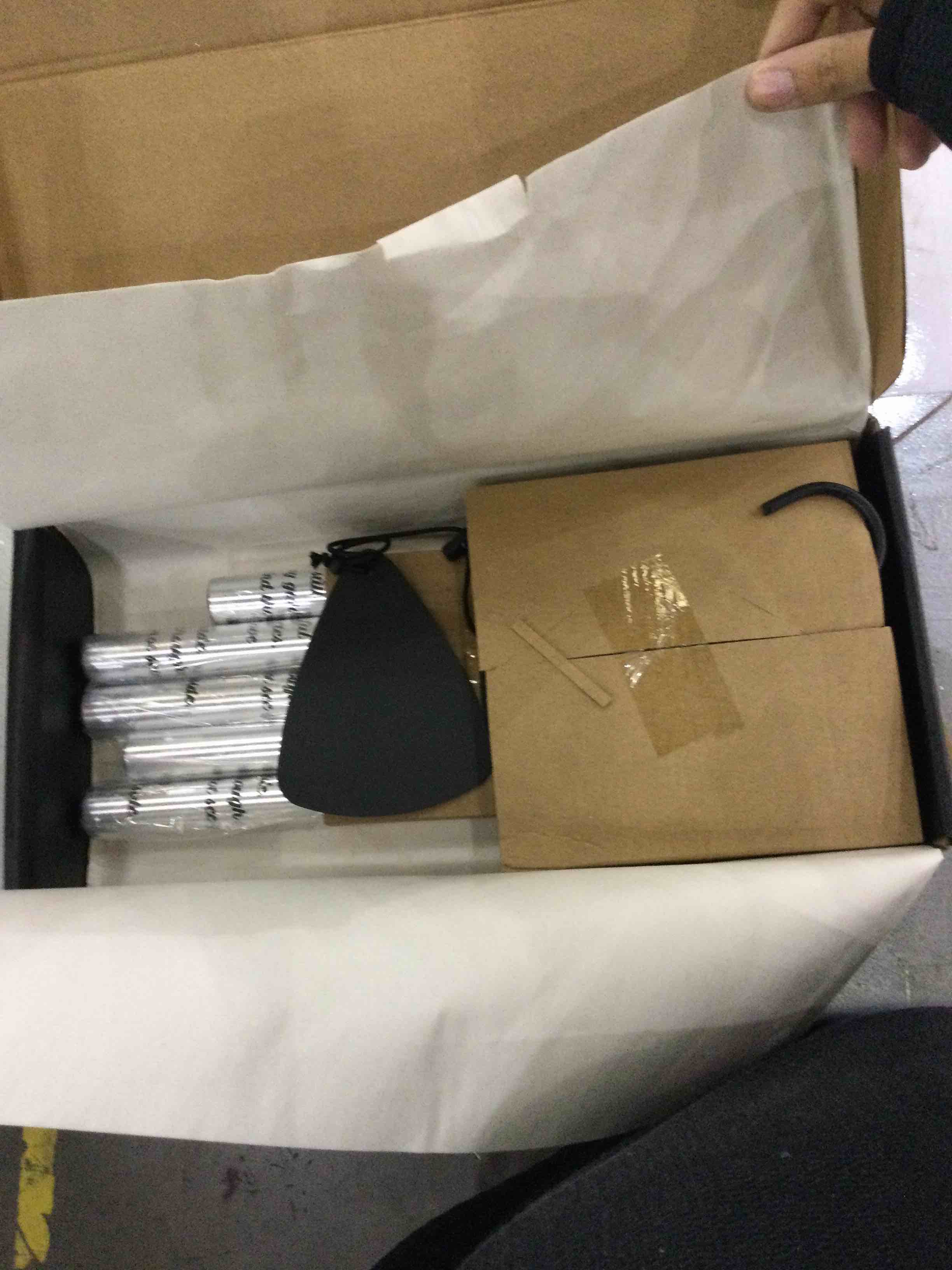 https://s3.amazonaws.com/lotting-images-prod/bidfta/EXS00806937_1699019693124.jpeg
