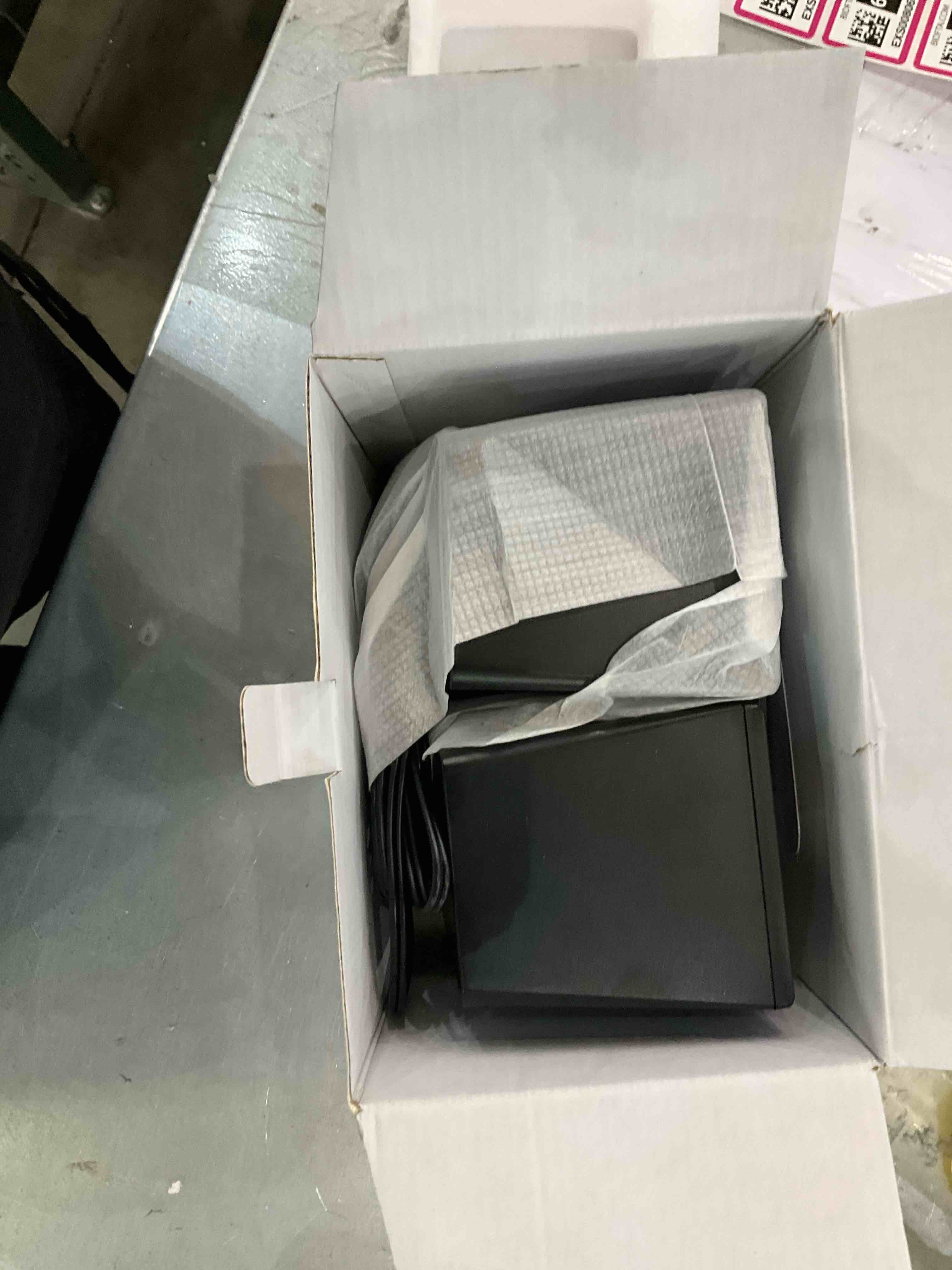 https://s3.amazonaws.com/lotting-images-prod/bidfta/EXS00806960_1699020361609.jpeg