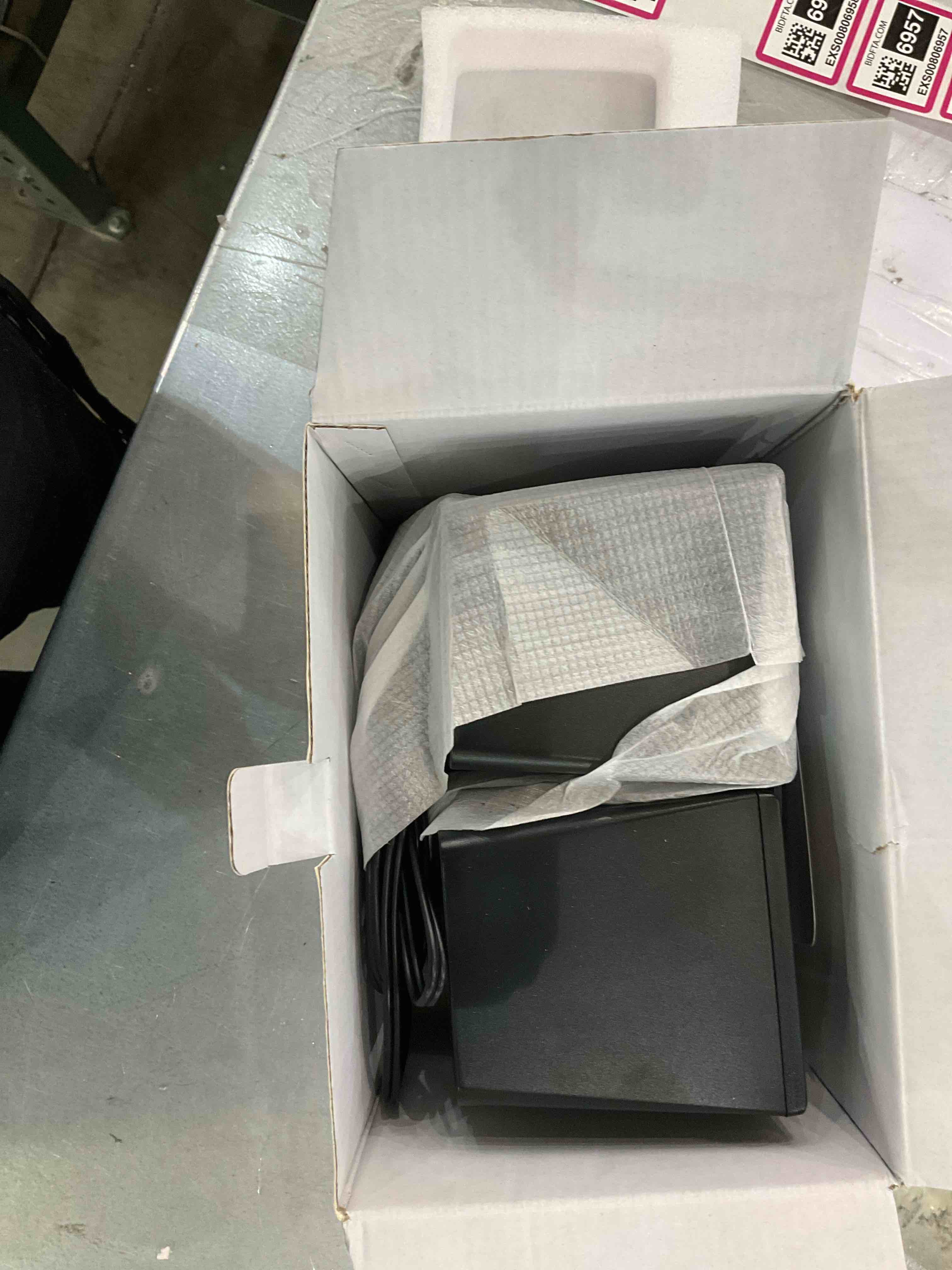 https://s3.amazonaws.com/lotting-images-prod/bidfta/EXS00806960_1699020362652.jpeg