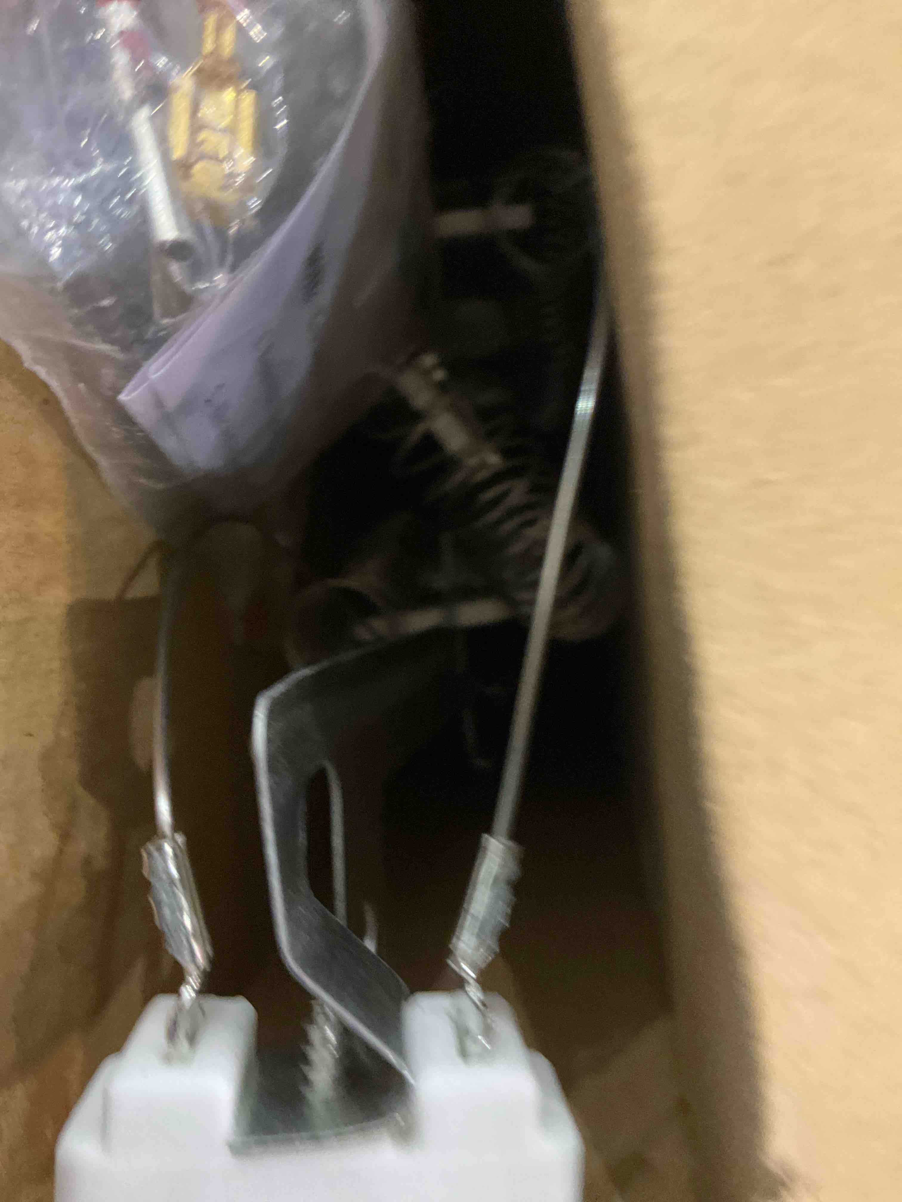 https://s3.amazonaws.com/lotting-images-prod/bidfta/EXS00807259_1700661253314.jpeg