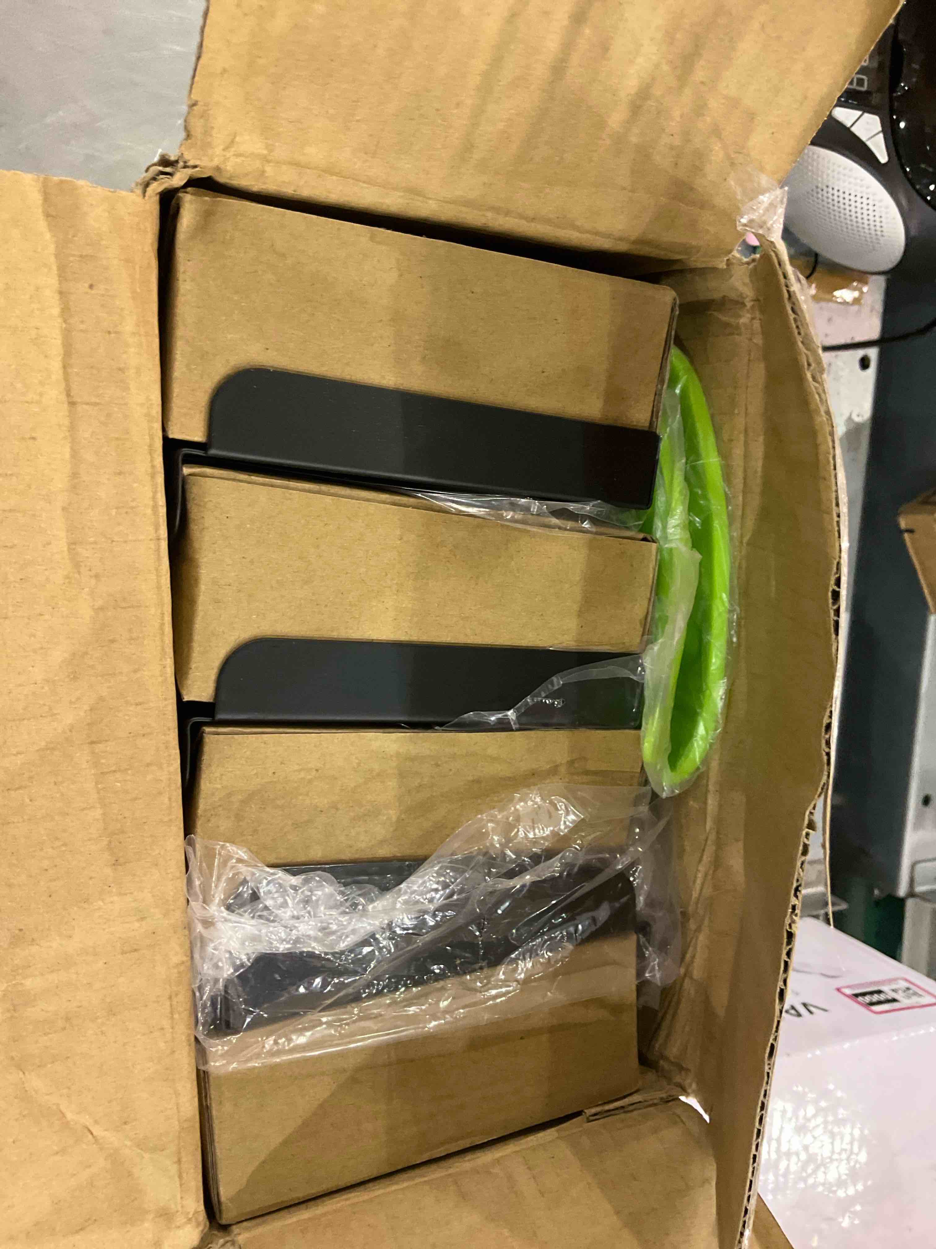 https://s3.amazonaws.com/lotting-images-prod/bidfta/EXS00807280_1700664809362.jpeg