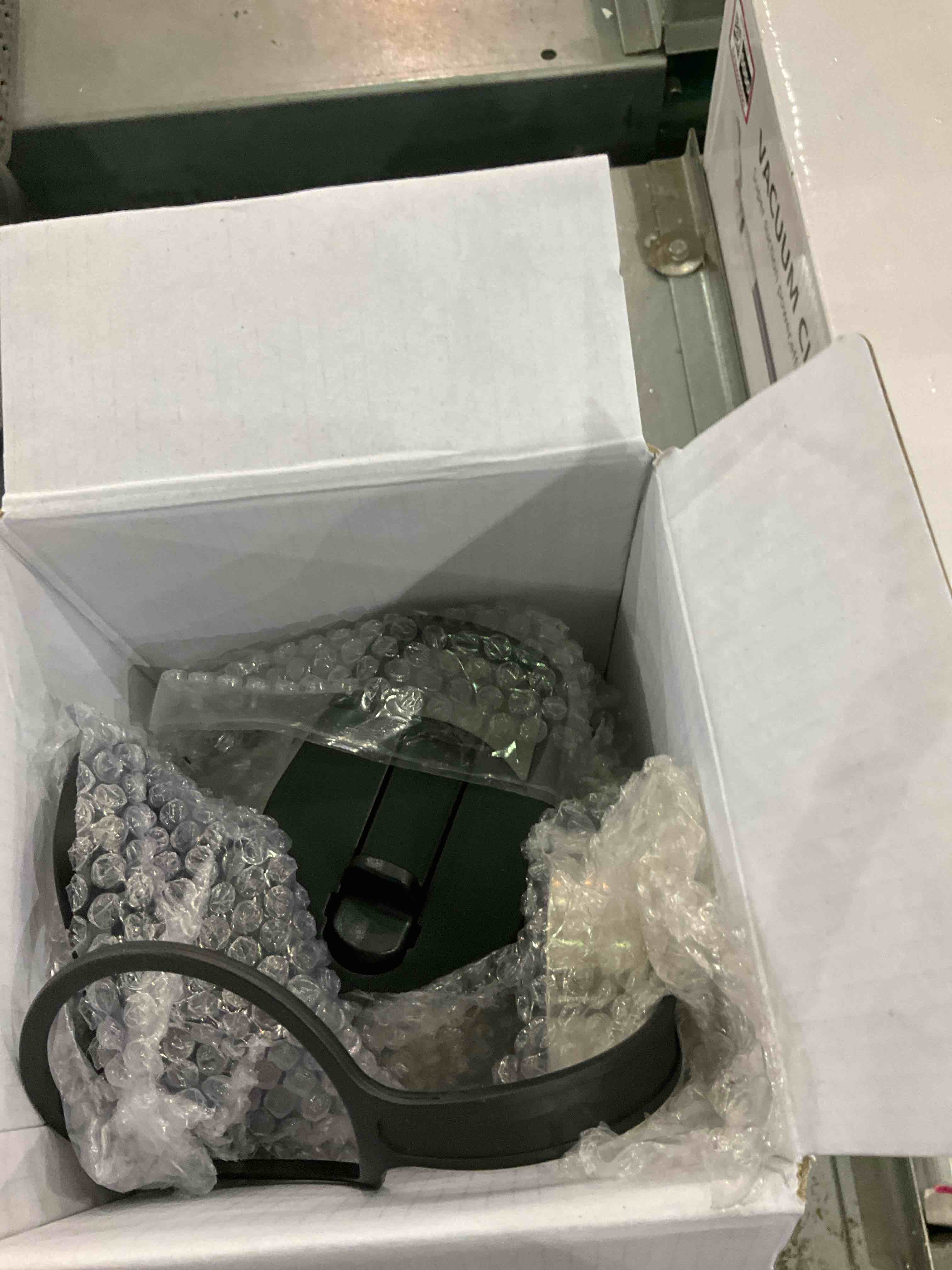 https://s3.amazonaws.com/lotting-images-prod/bidfta/EXS00807669_1700138892719.jpeg