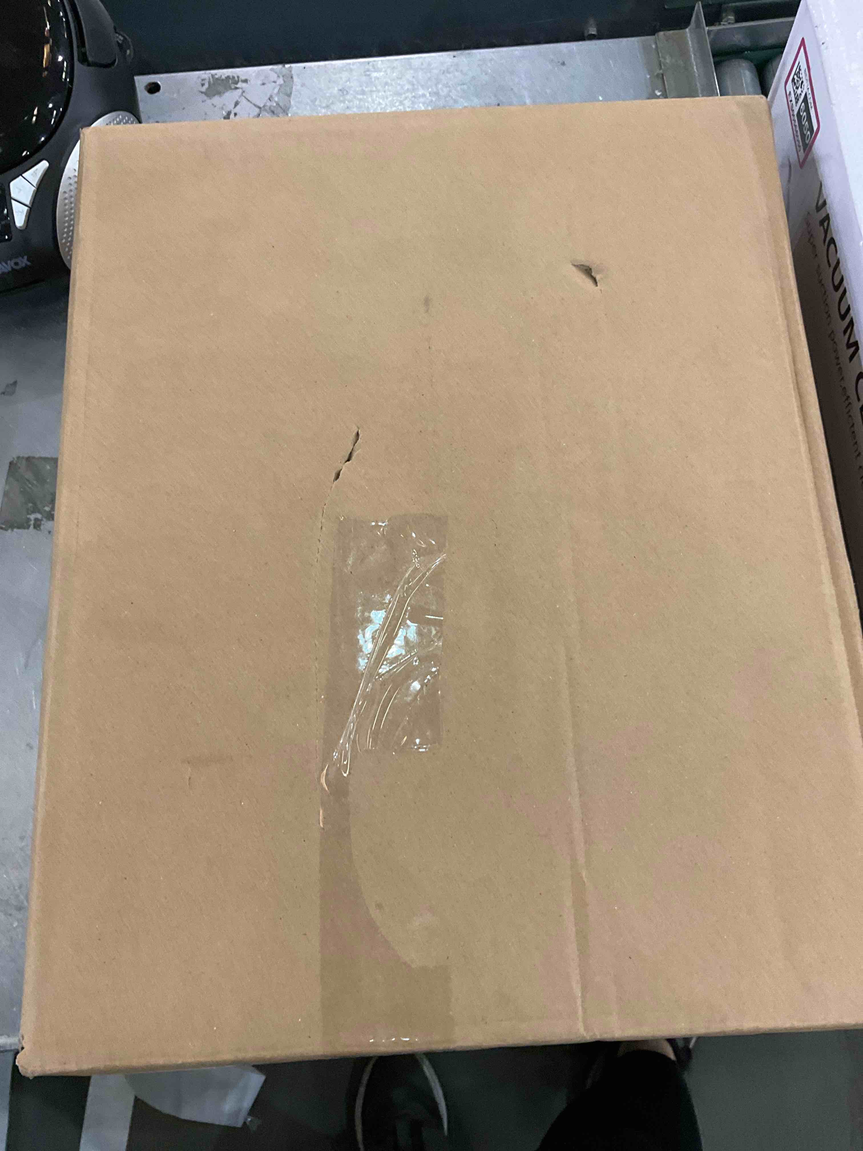 https://s3.amazonaws.com/lotting-images-prod/bidfta/EXS00807782_1700153237658.jpeg