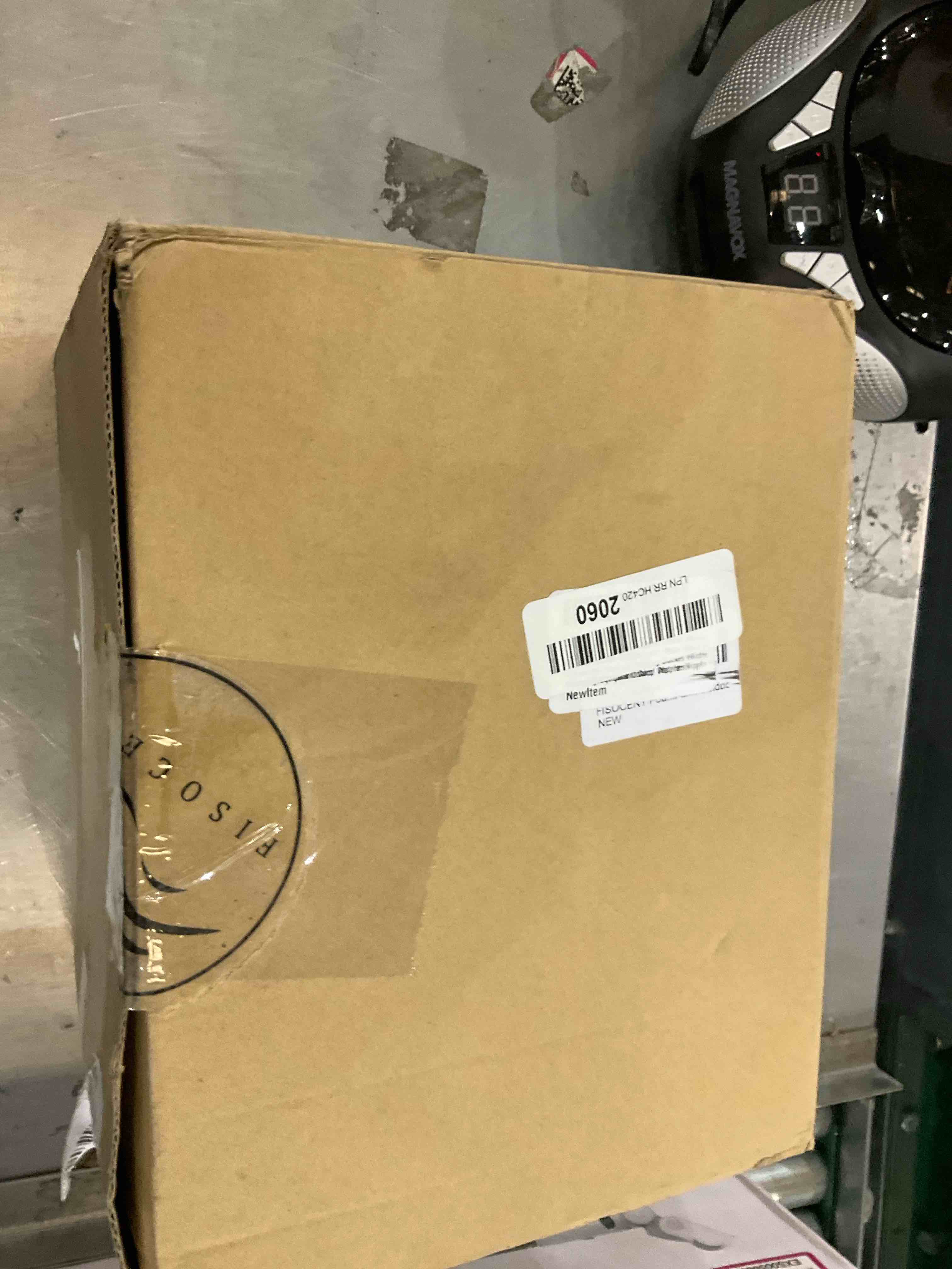 https://s3.amazonaws.com/lotting-images-prod/bidfta/EXS00807790_1700156613575.jpeg