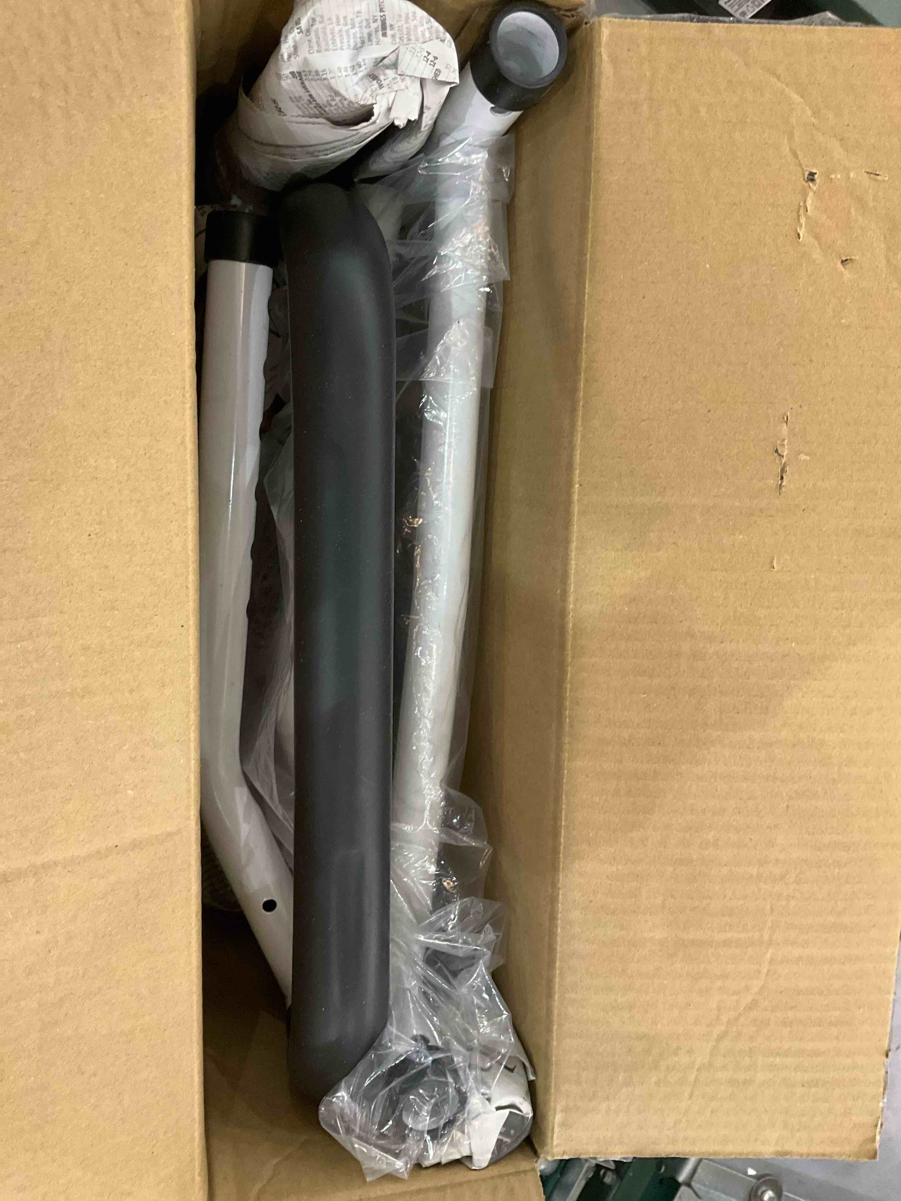 https://s3.amazonaws.com/lotting-images-prod/bidfta/EXS00807794_1700157063324.jpeg
