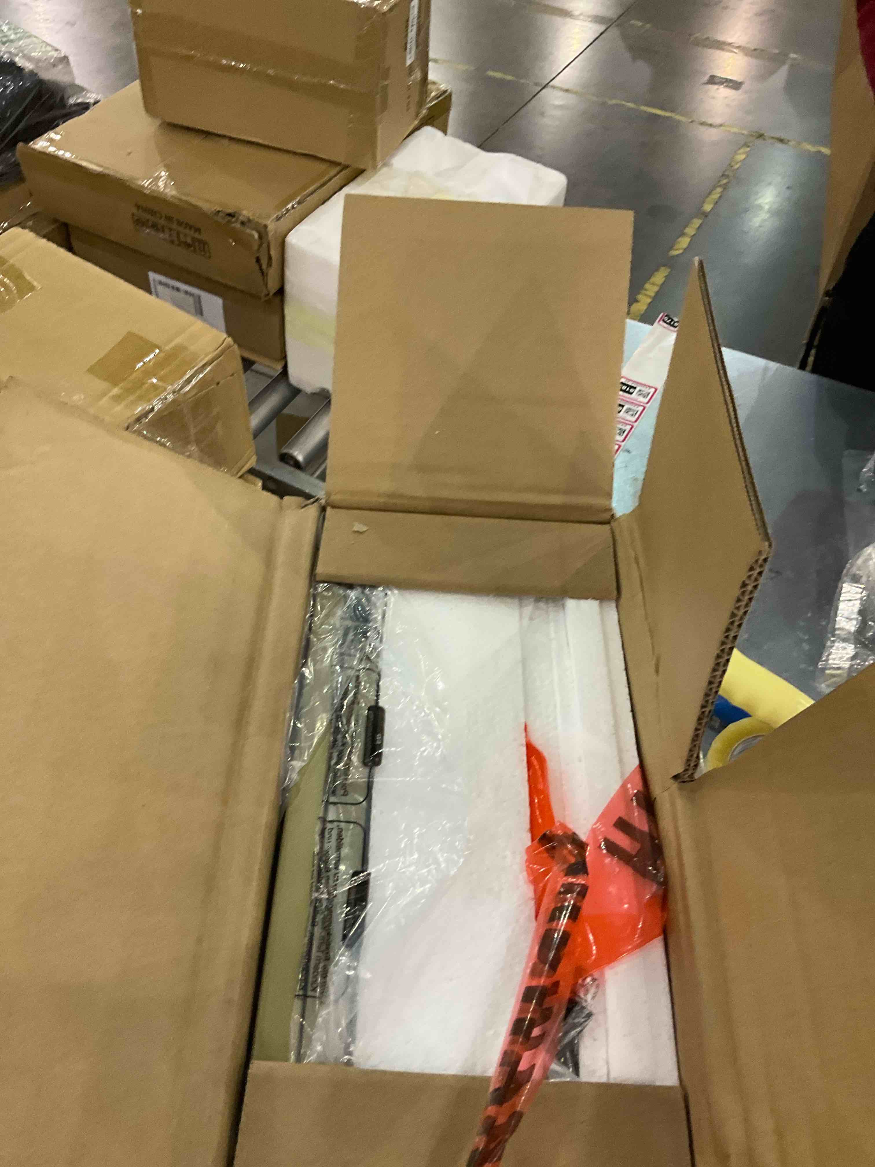 https://s3.amazonaws.com/lotting-images-prod/bidfta/EXS00808082_1698837905500.jpeg