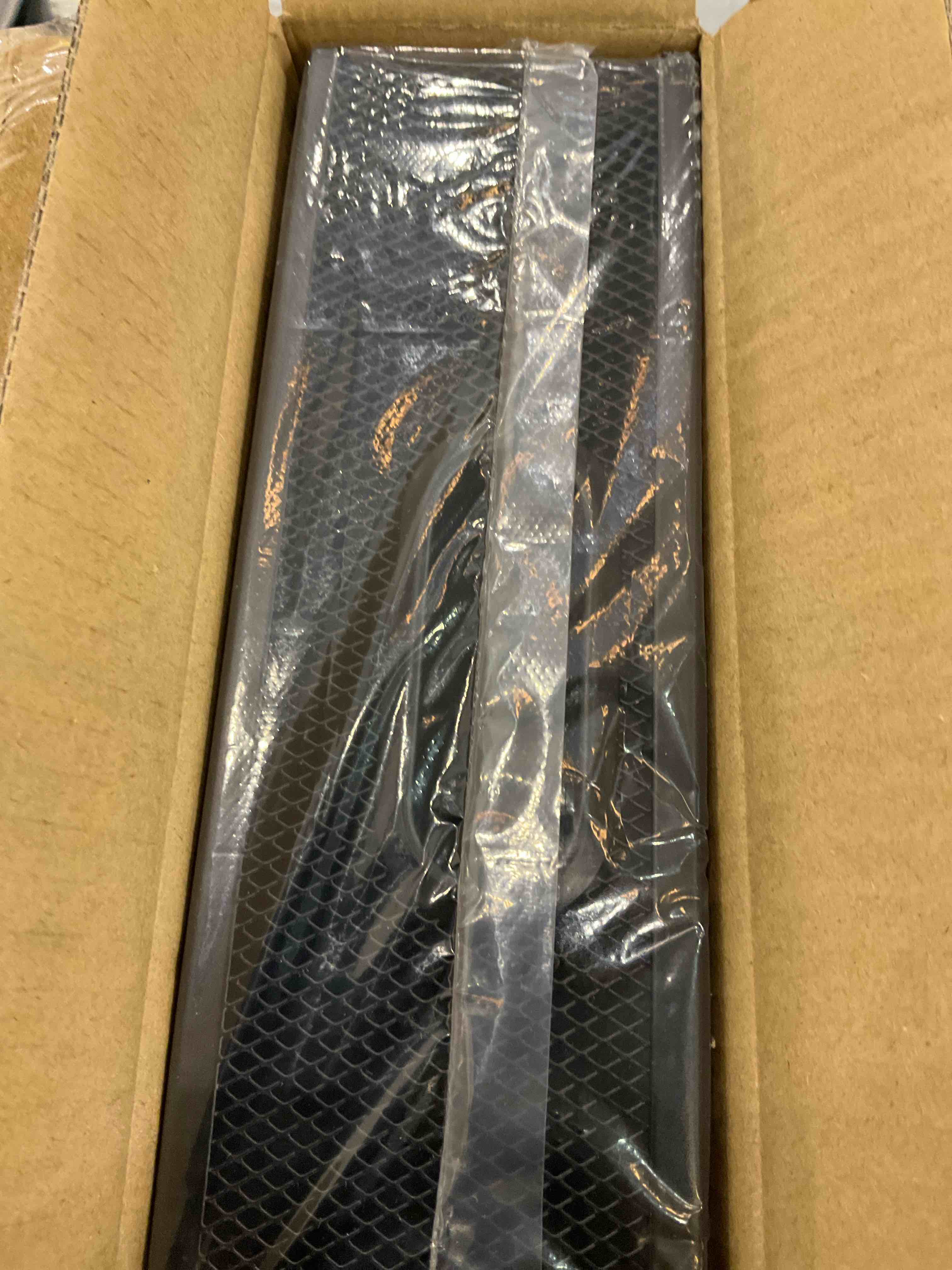 https://s3.amazonaws.com/lotting-images-prod/bidfta/EXS00808946_1699285203258.jpeg
