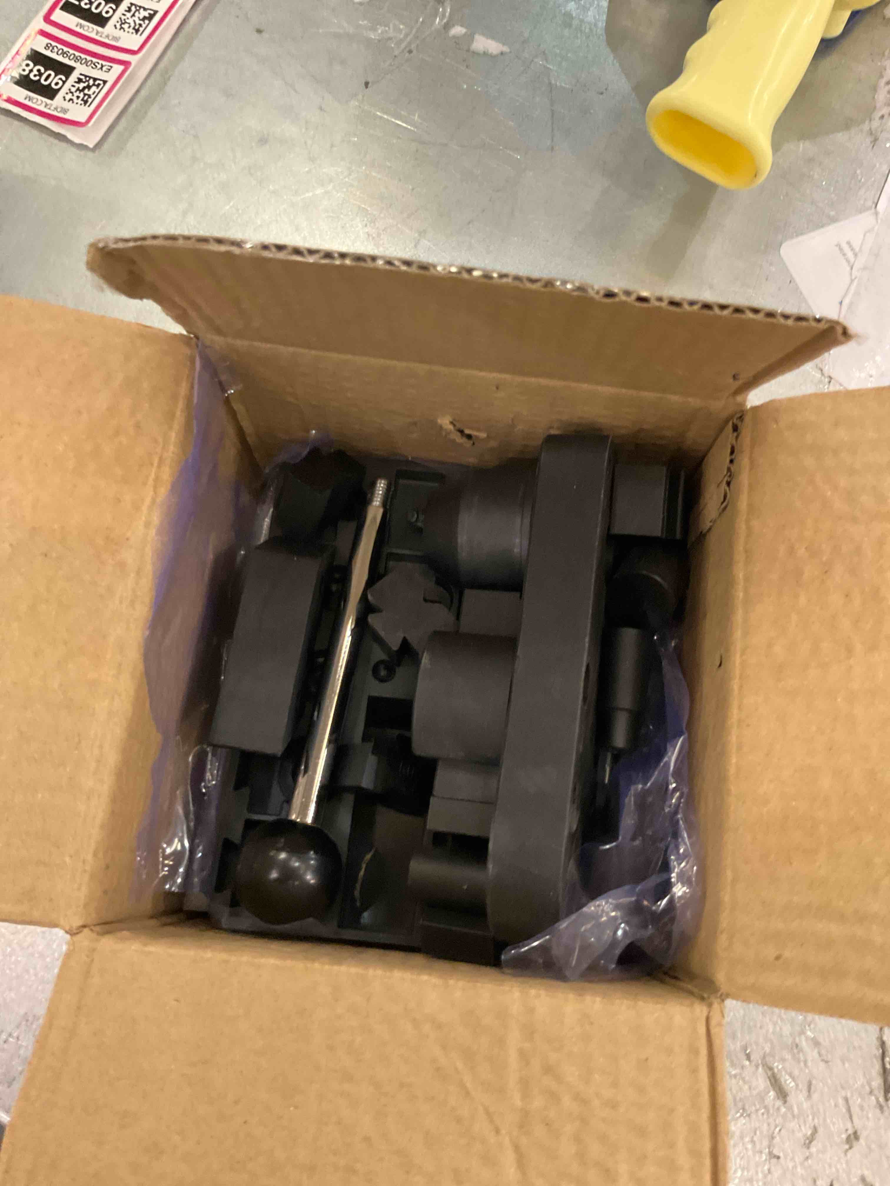 https://s3.amazonaws.com/lotting-images-prod/bidfta/EXS00809040_1699472905431.jpeg