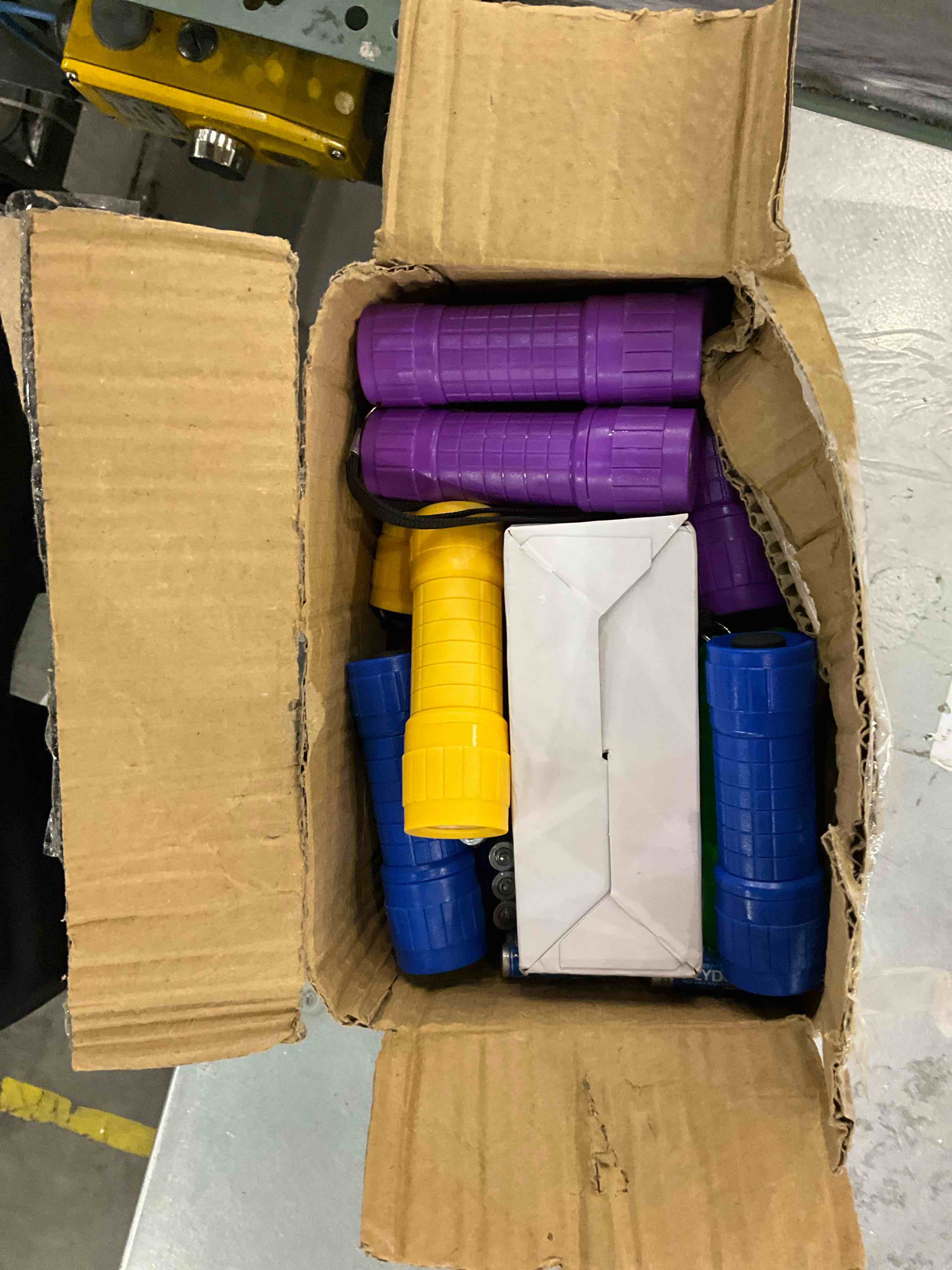 https://s3.amazonaws.com/lotting-images-prod/bidfta/EXS00809227_1699540293507.jpeg