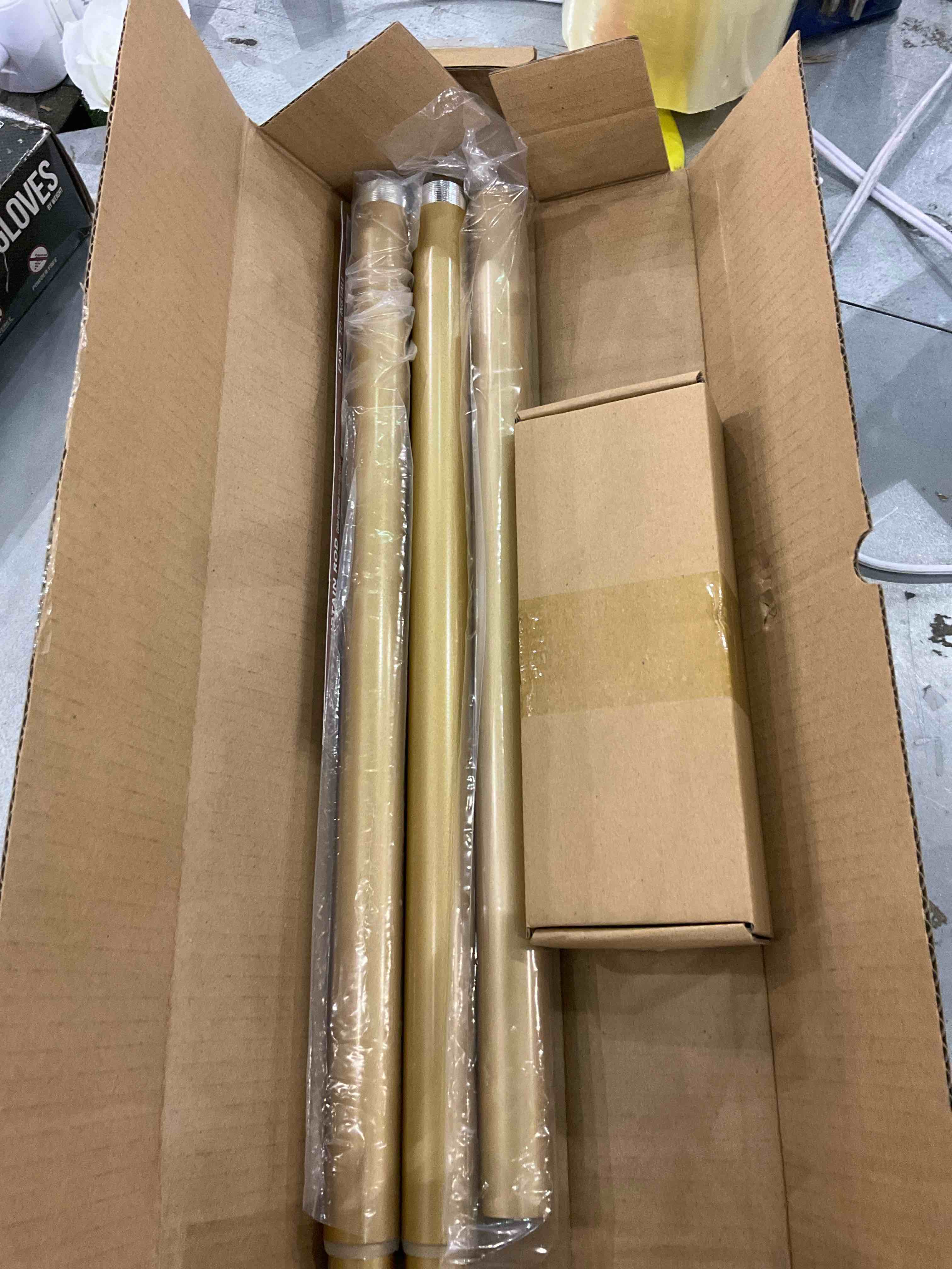 https://s3.amazonaws.com/lotting-images-prod/bidfta/EXS00811581_1698675743883.jpeg