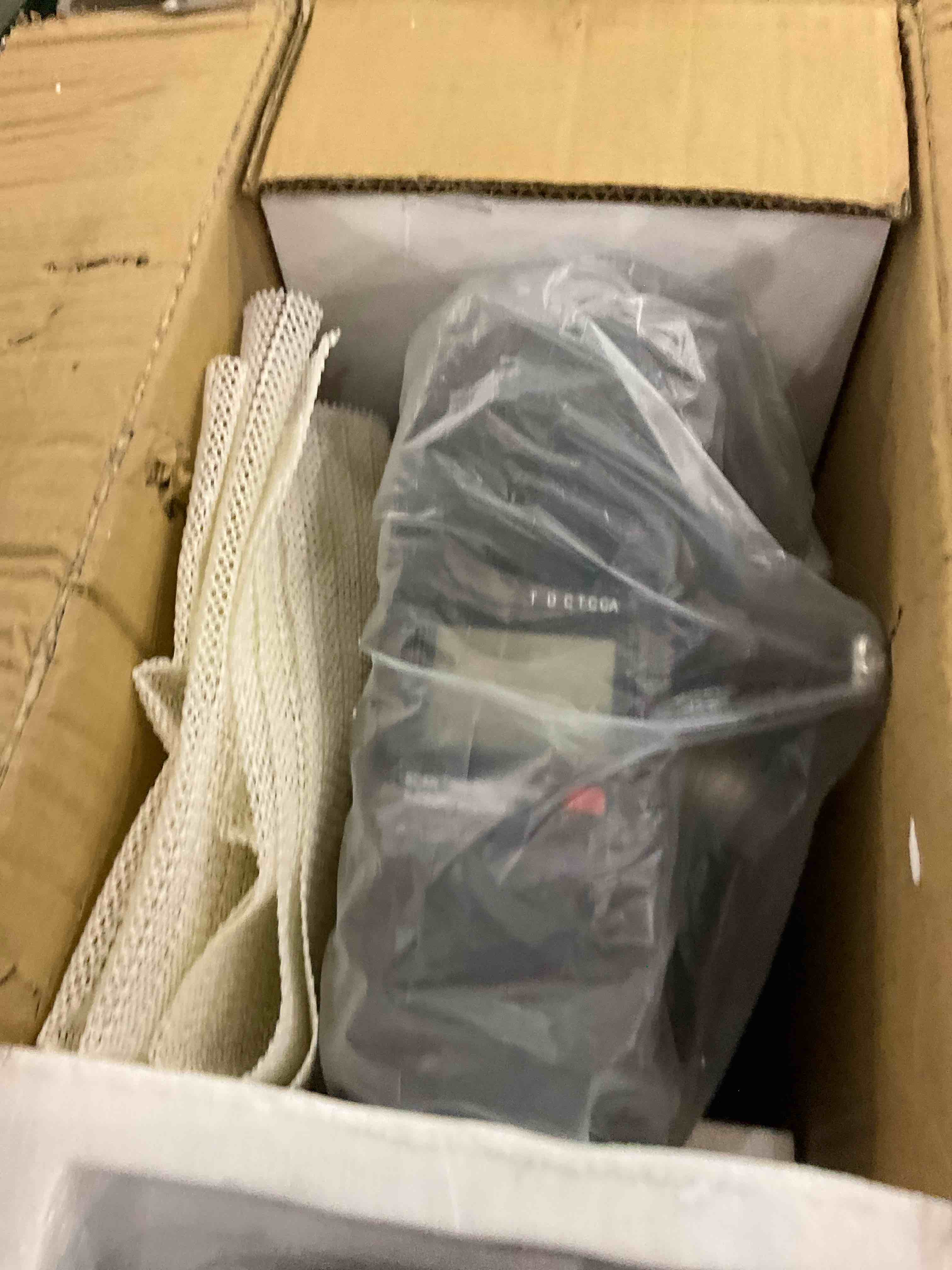 https://s3.amazonaws.com/lotting-images-prod/bidfta/EXS00813563_1698324821609.jpeg