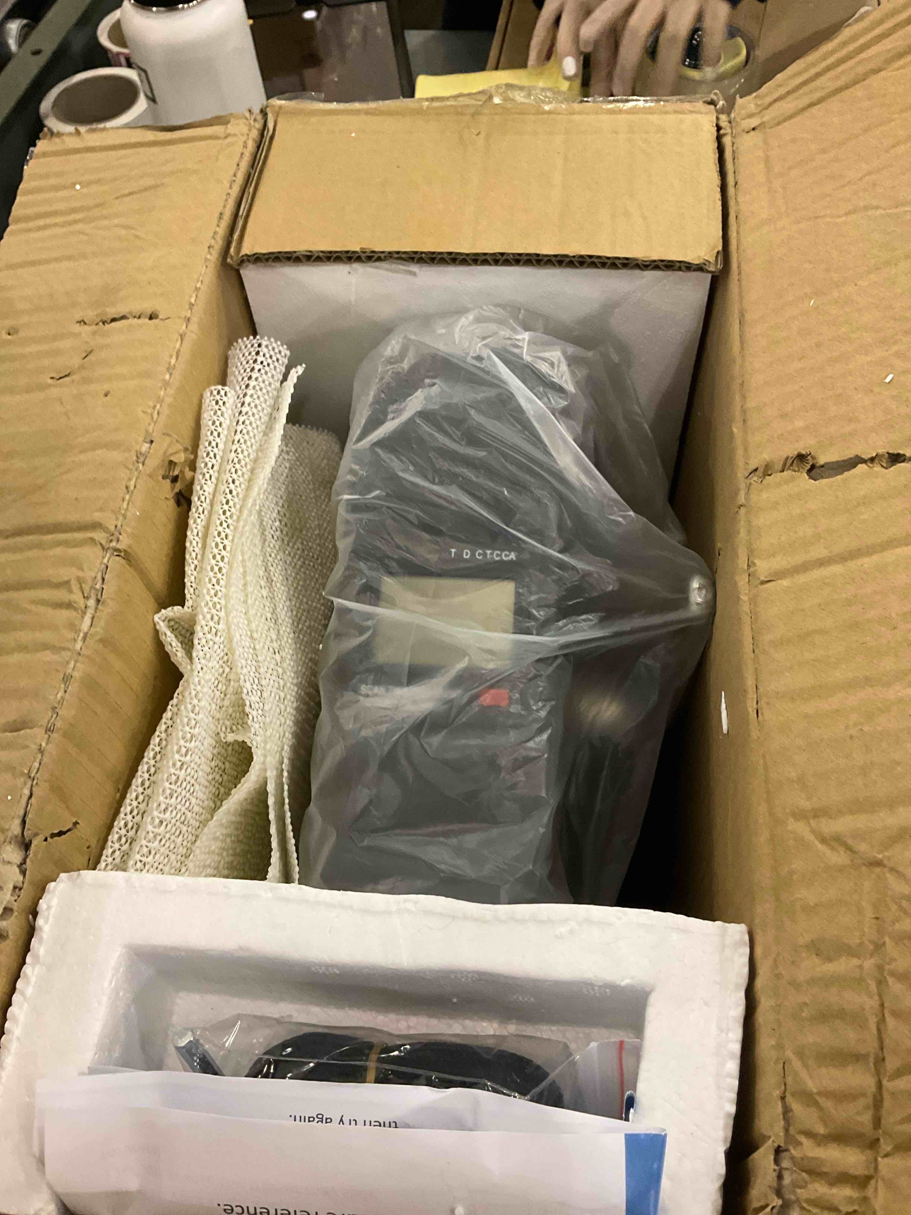 https://s3.amazonaws.com/lotting-images-prod/bidfta/EXS00813563_1698324822888.jpeg