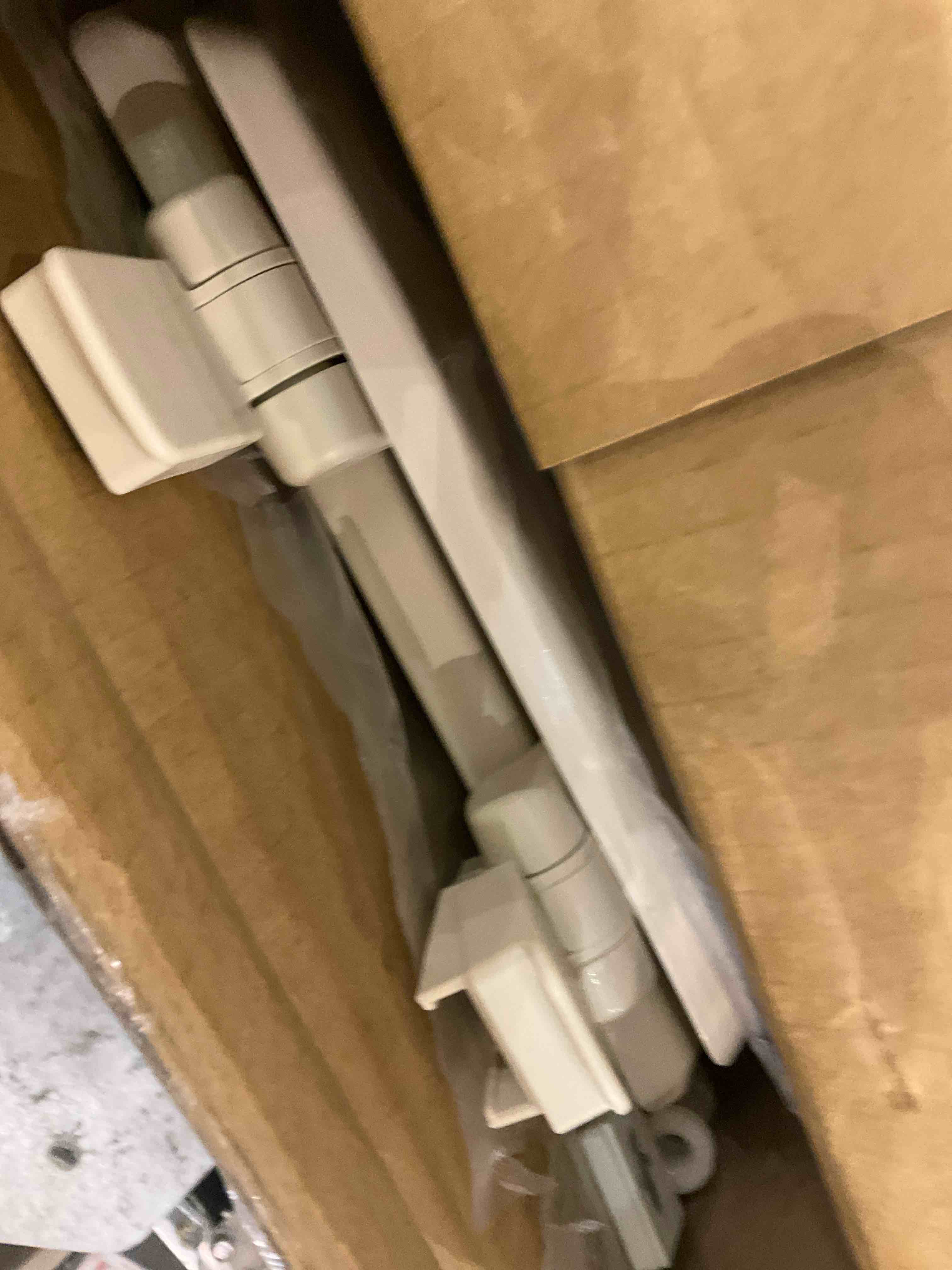 https://s3.amazonaws.com/lotting-images-prod/bidfta/EXS00813620_1698691700703.jpeg