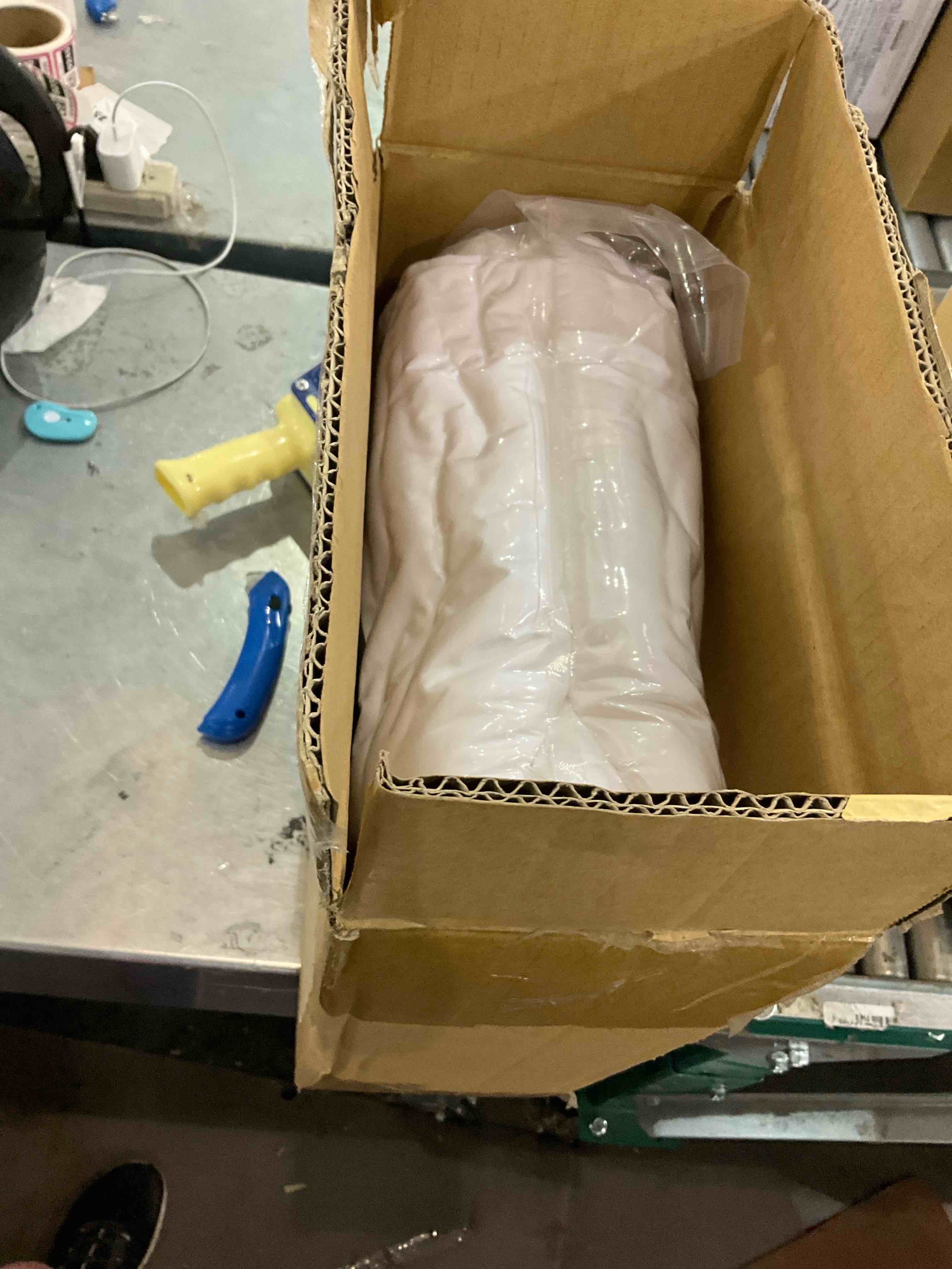 https://s3.amazonaws.com/lotting-images-prod/bidfta/EXS00813950_1698684877017.jpeg