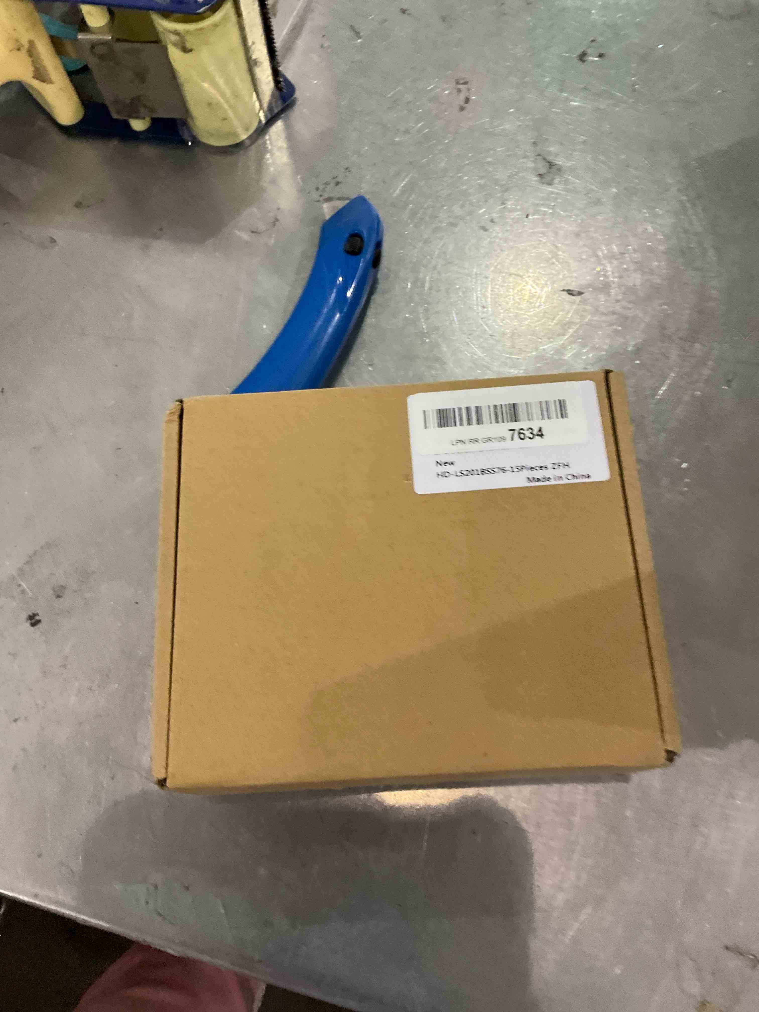 https://s3.amazonaws.com/lotting-images-prod/bidfta/EXS00813950_1698684950704.jpeg