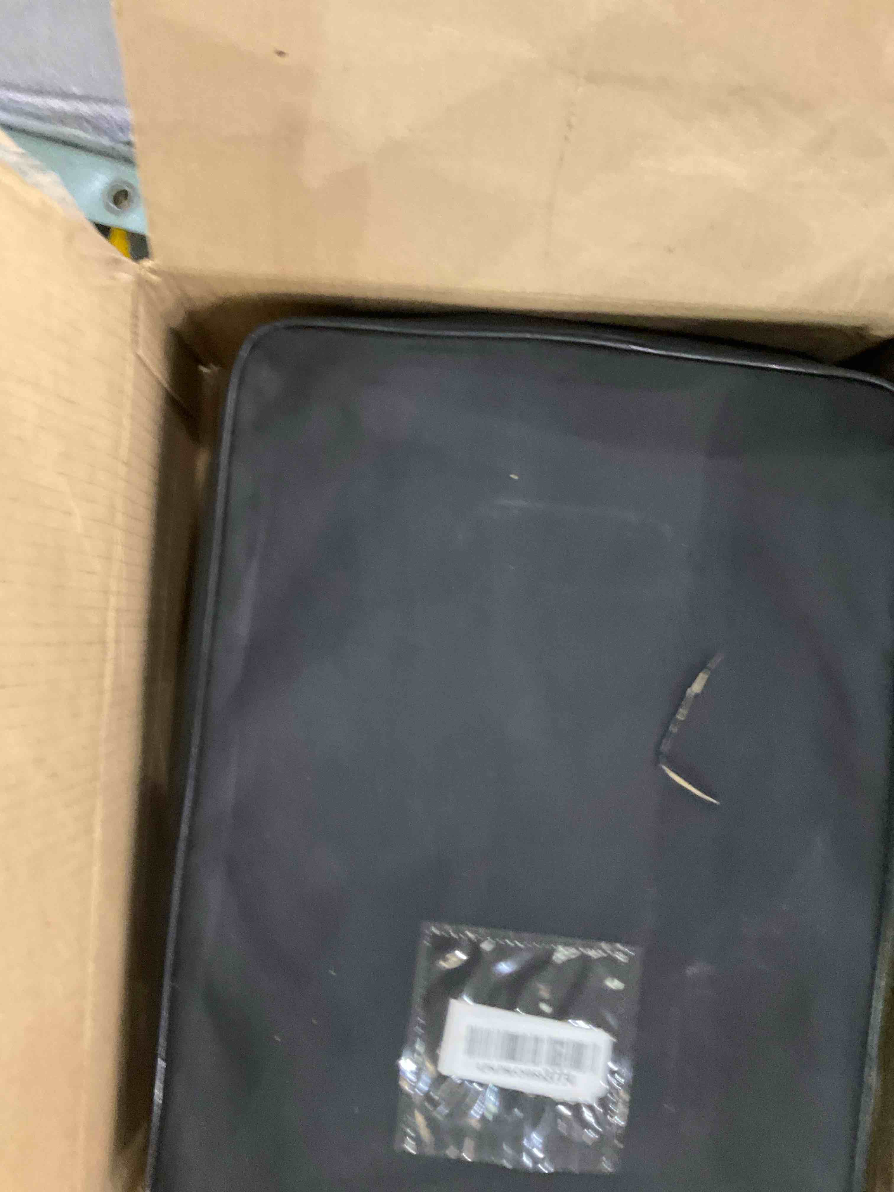 https://s3.amazonaws.com/lotting-images-prod/bidfta/EXS00814776_1698424973171.jpeg