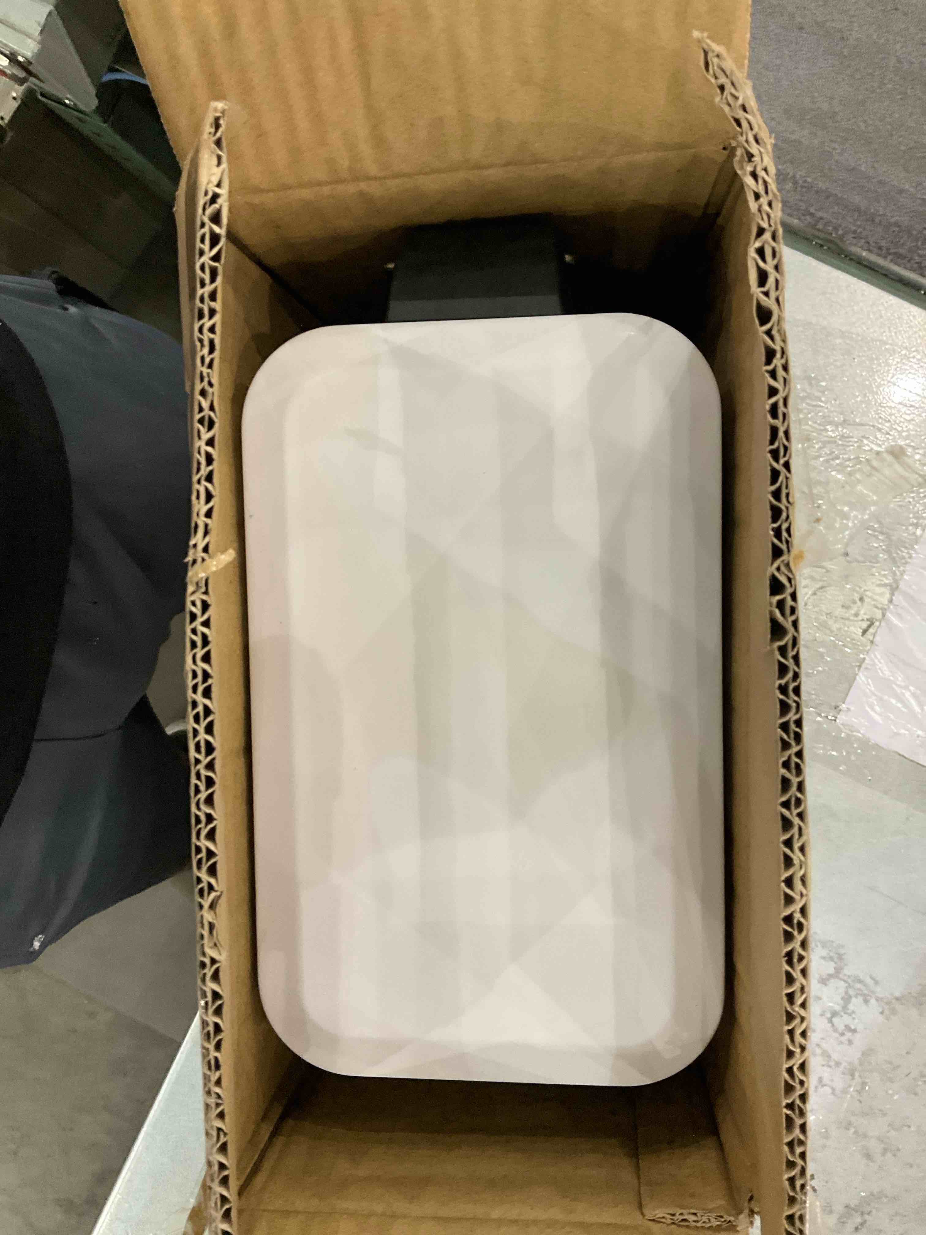 https://s3.amazonaws.com/lotting-images-prod/bidfta/EXS00814809_1698425930851.jpeg