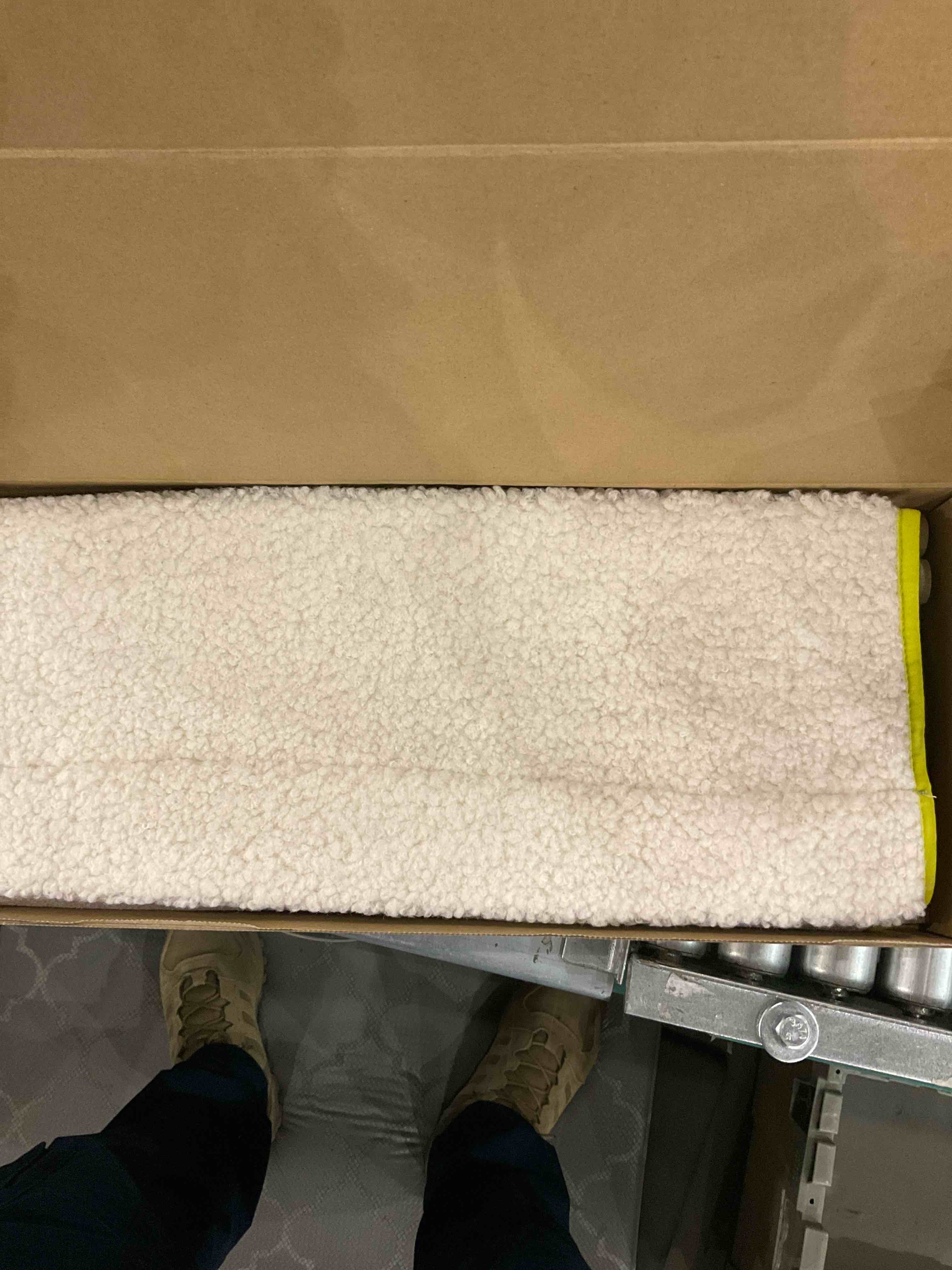 https://s3.amazonaws.com/lotting-images-prod/bidfta/EXS00815027_1698234961851.jpeg