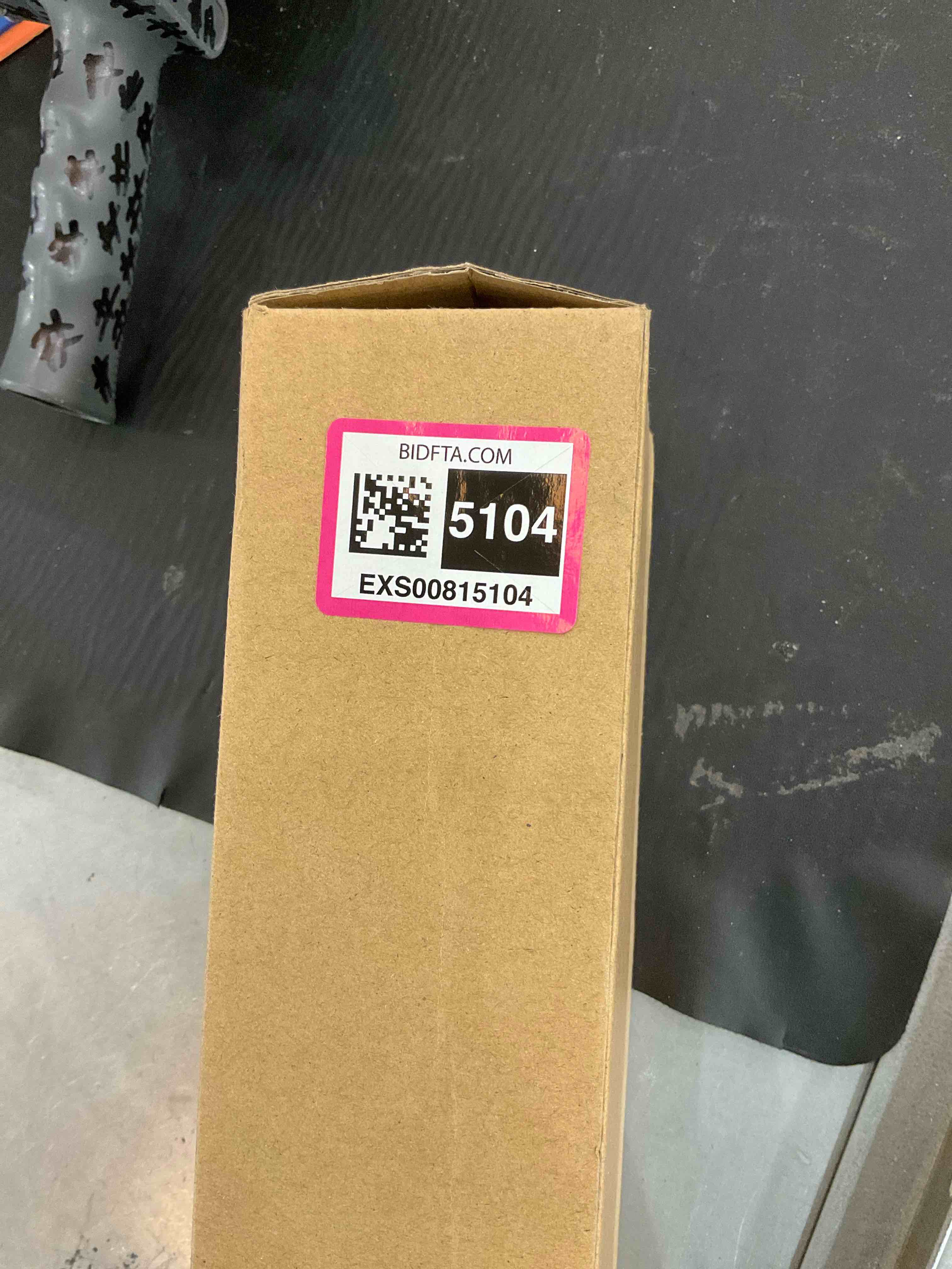 https://s3.amazonaws.com/lotting-images-prod/bidfta/EXS00815104_1698253204565.jpeg