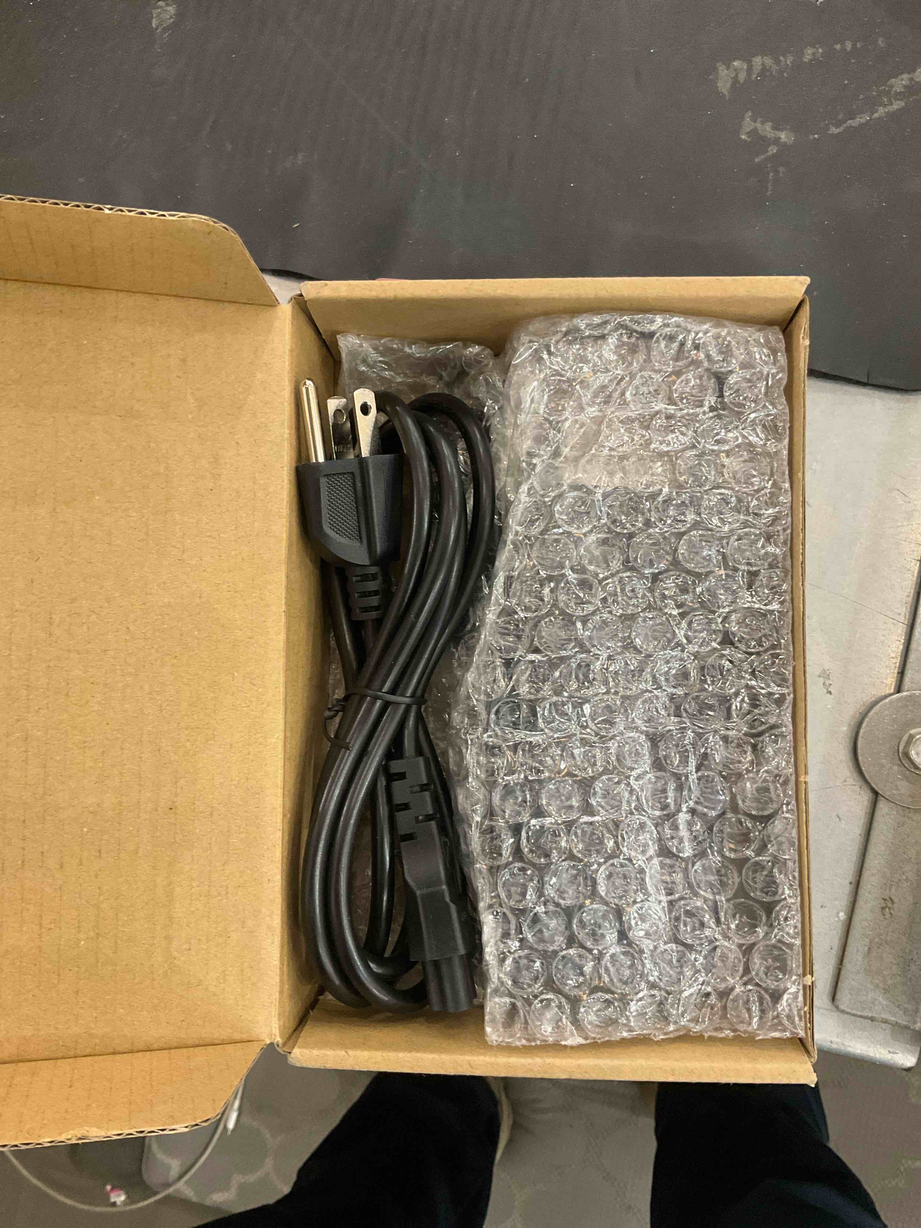 https://s3.amazonaws.com/lotting-images-prod/bidfta/EXS00815110_1698254104106.jpeg
