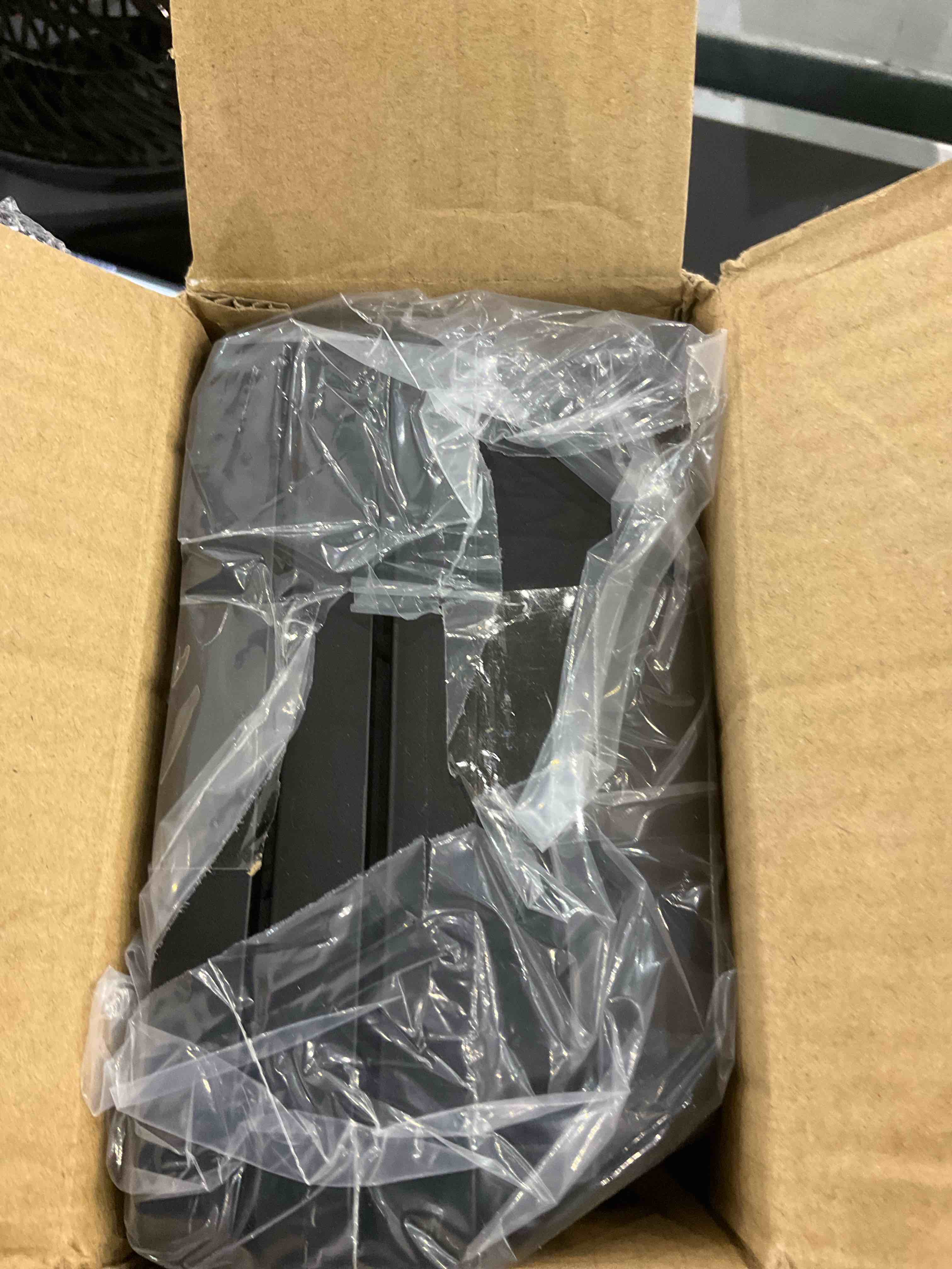 https://s3.amazonaws.com/lotting-images-prod/bidfta/EXS00815199_1698329216460.jpeg