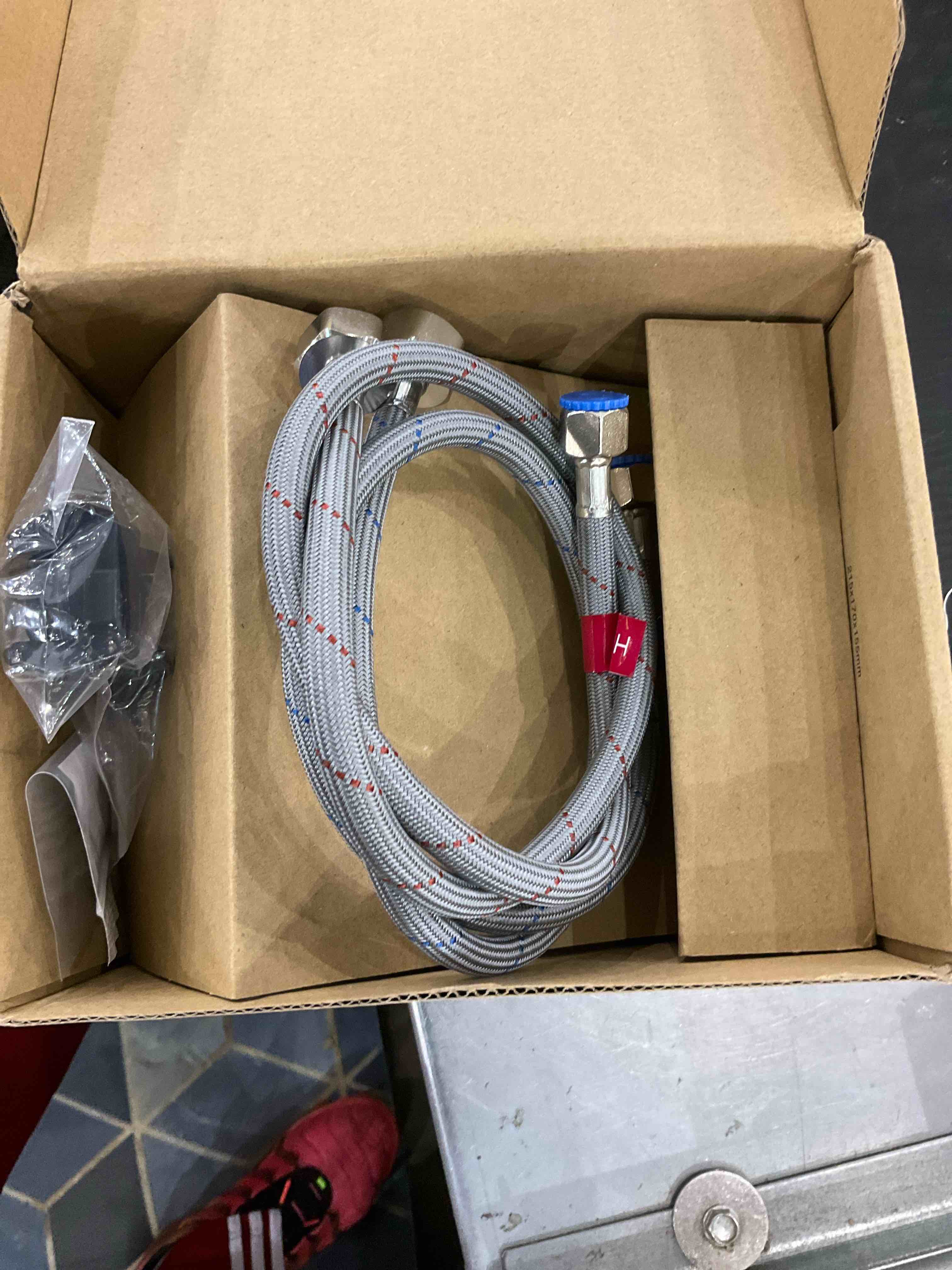 https://s3.amazonaws.com/lotting-images-prod/bidfta/EXS00815422_1698692327565.jpeg