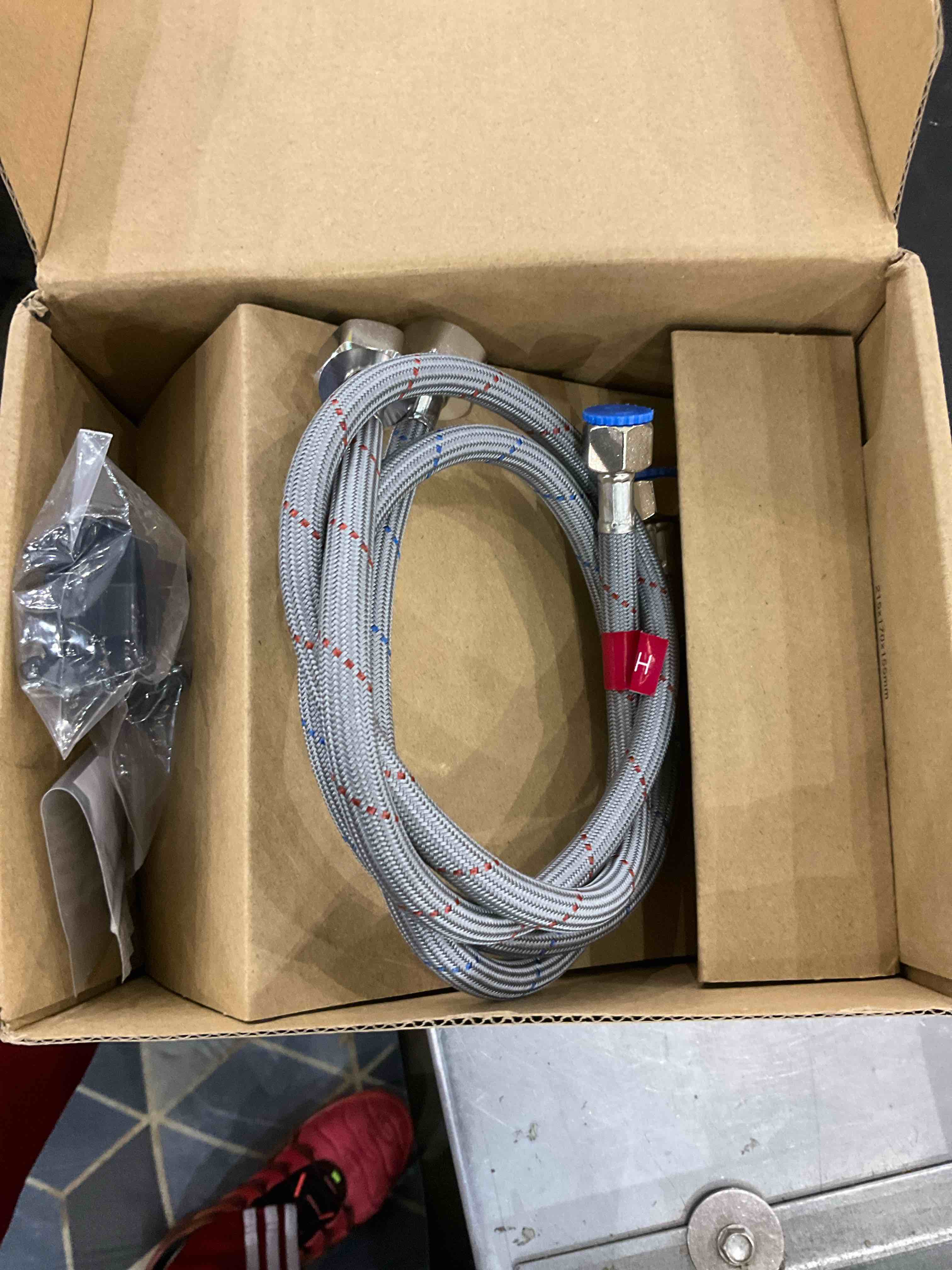 https://s3.amazonaws.com/lotting-images-prod/bidfta/EXS00815422_1698692328704.jpeg