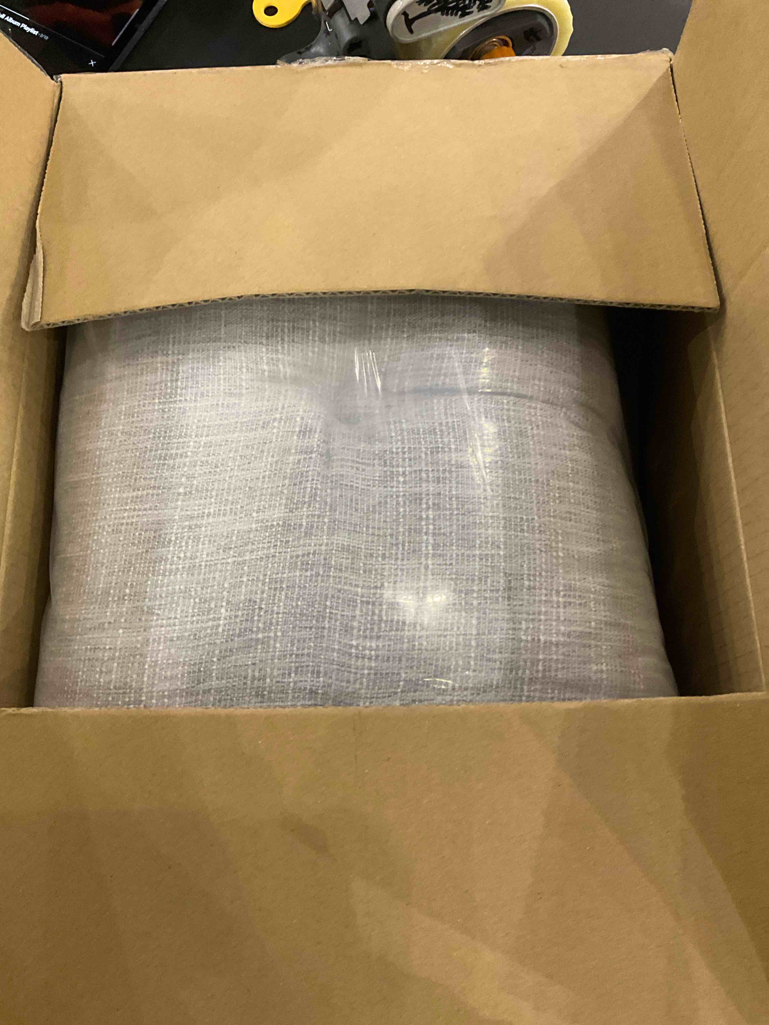 https://s3.amazonaws.com/lotting-images-prod/bidfta/EXS00815432_1698751367723.jpeg