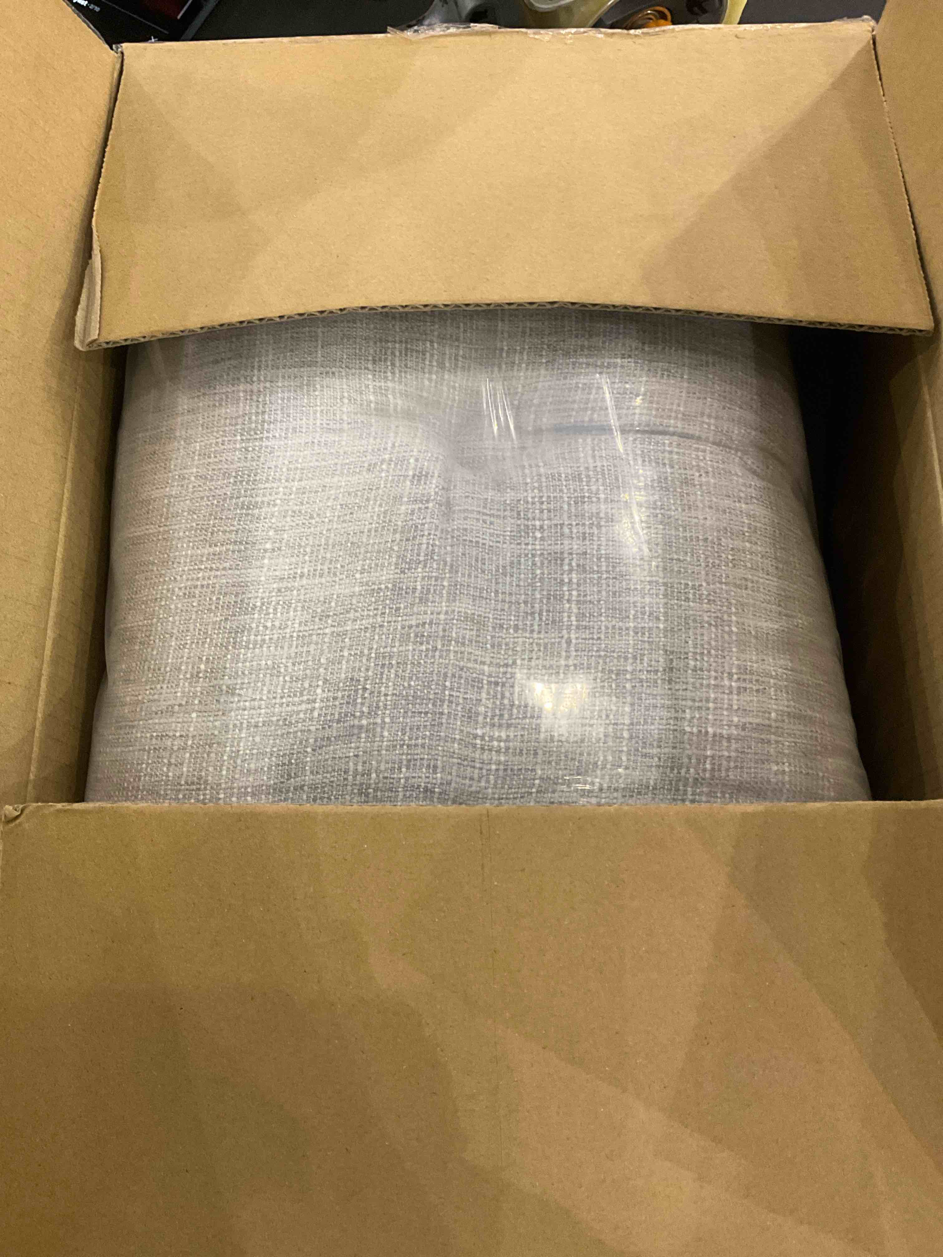 https://s3.amazonaws.com/lotting-images-prod/bidfta/EXS00815432_1698751368860.jpeg