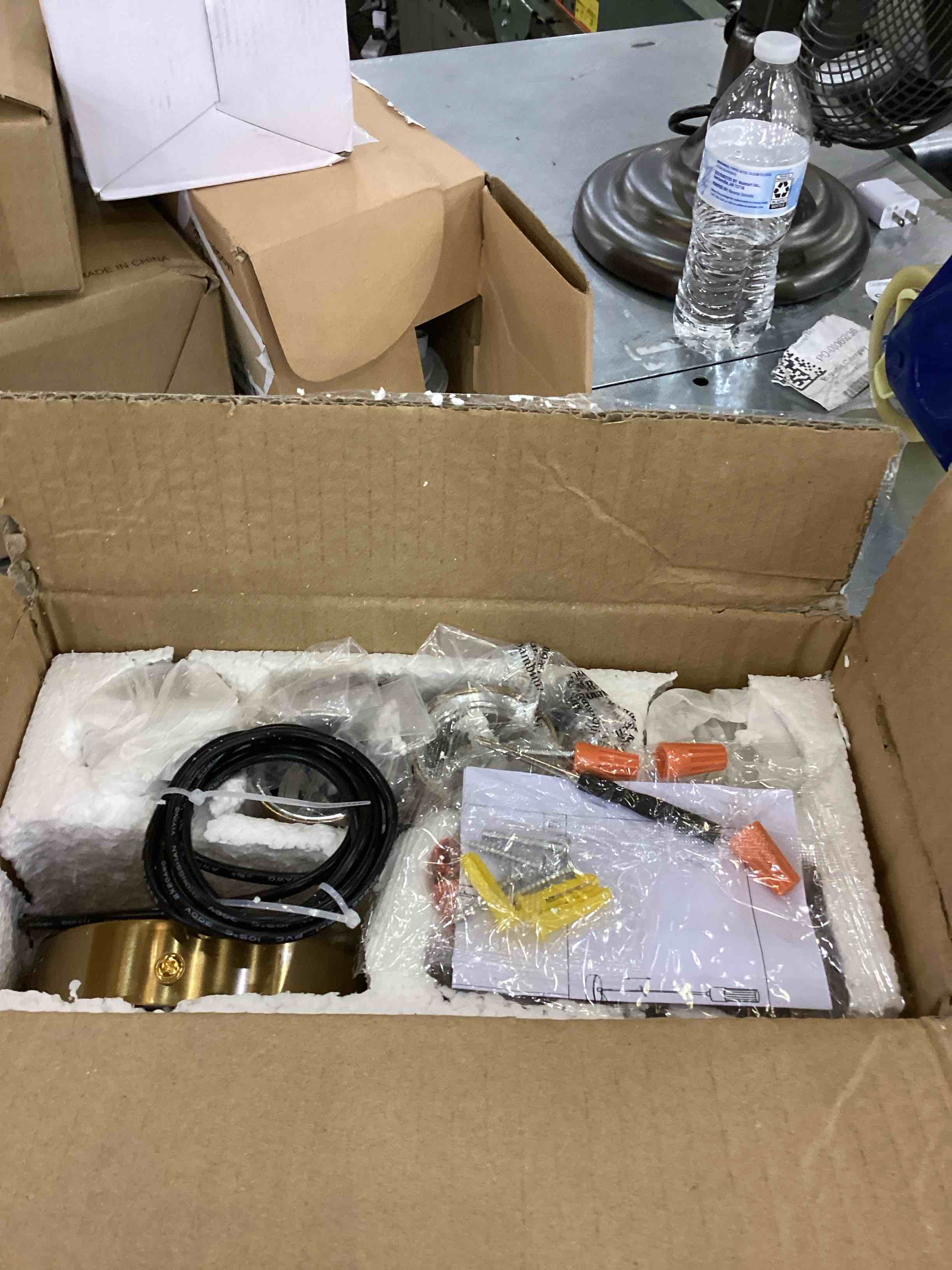 https://s3.amazonaws.com/lotting-images-prod/bidfta/EXS00816018_1698168907525.jpeg