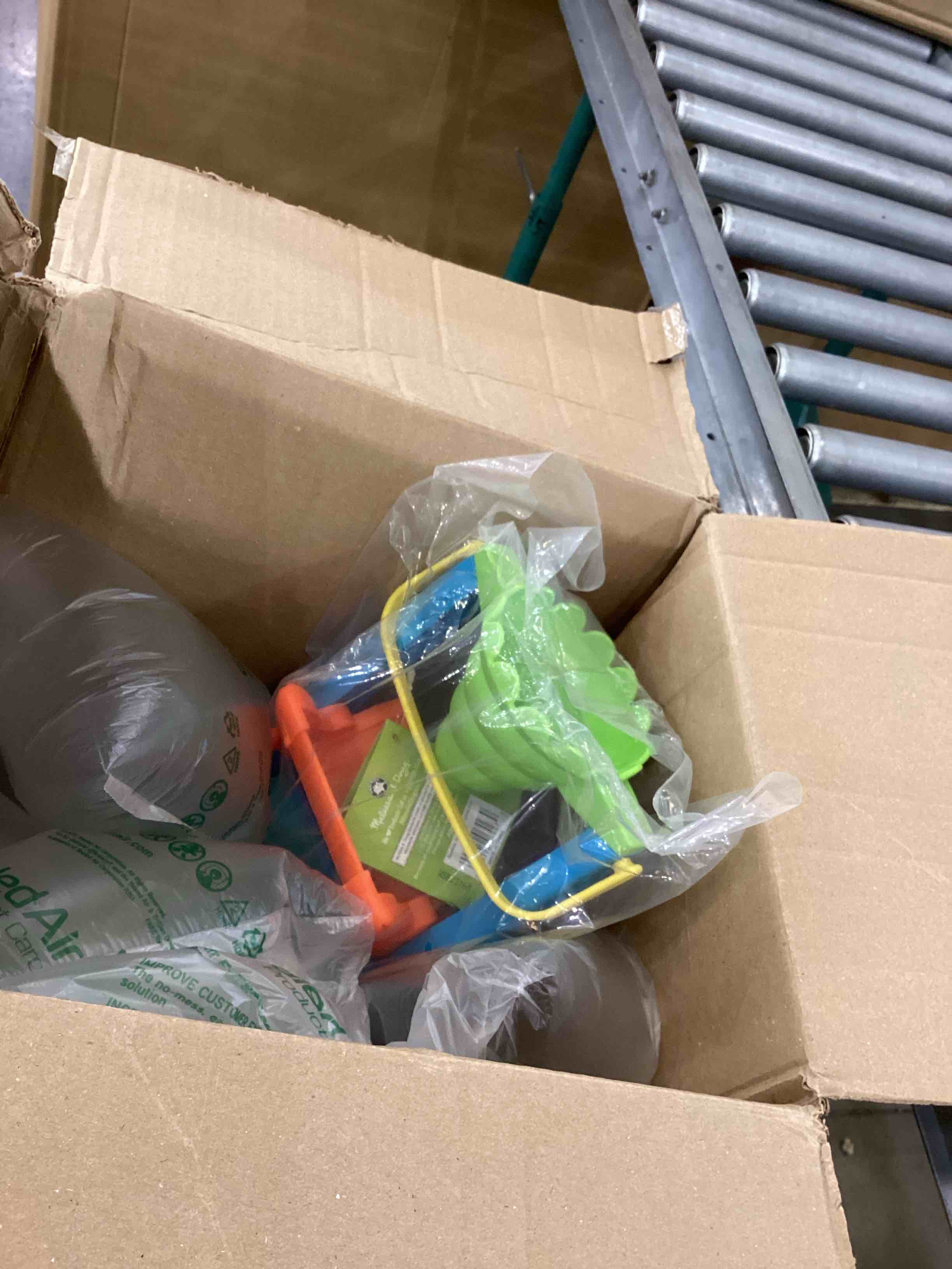 Melissa & Doug Seaside Sidekicks Sand-and-Water Sifting Funnel