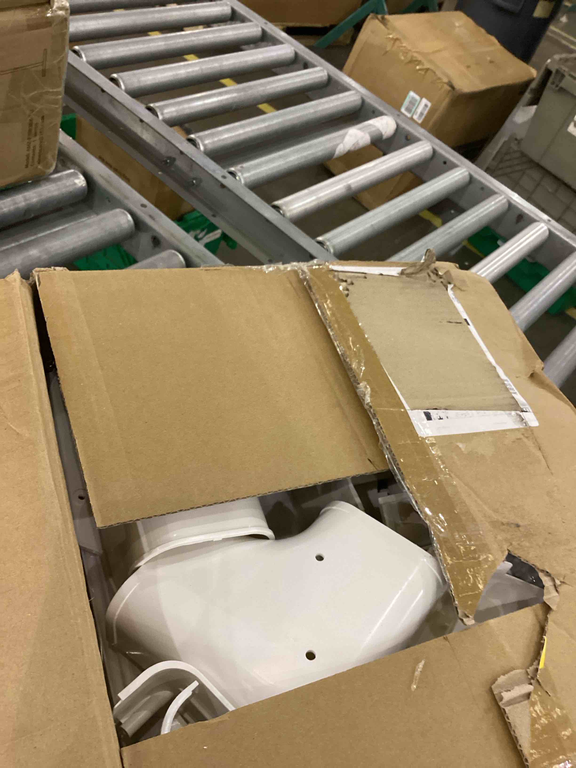 https://s3.amazonaws.com/lotting-images-prod/bidfta/EXS00816303_1698343009724.jpeg
