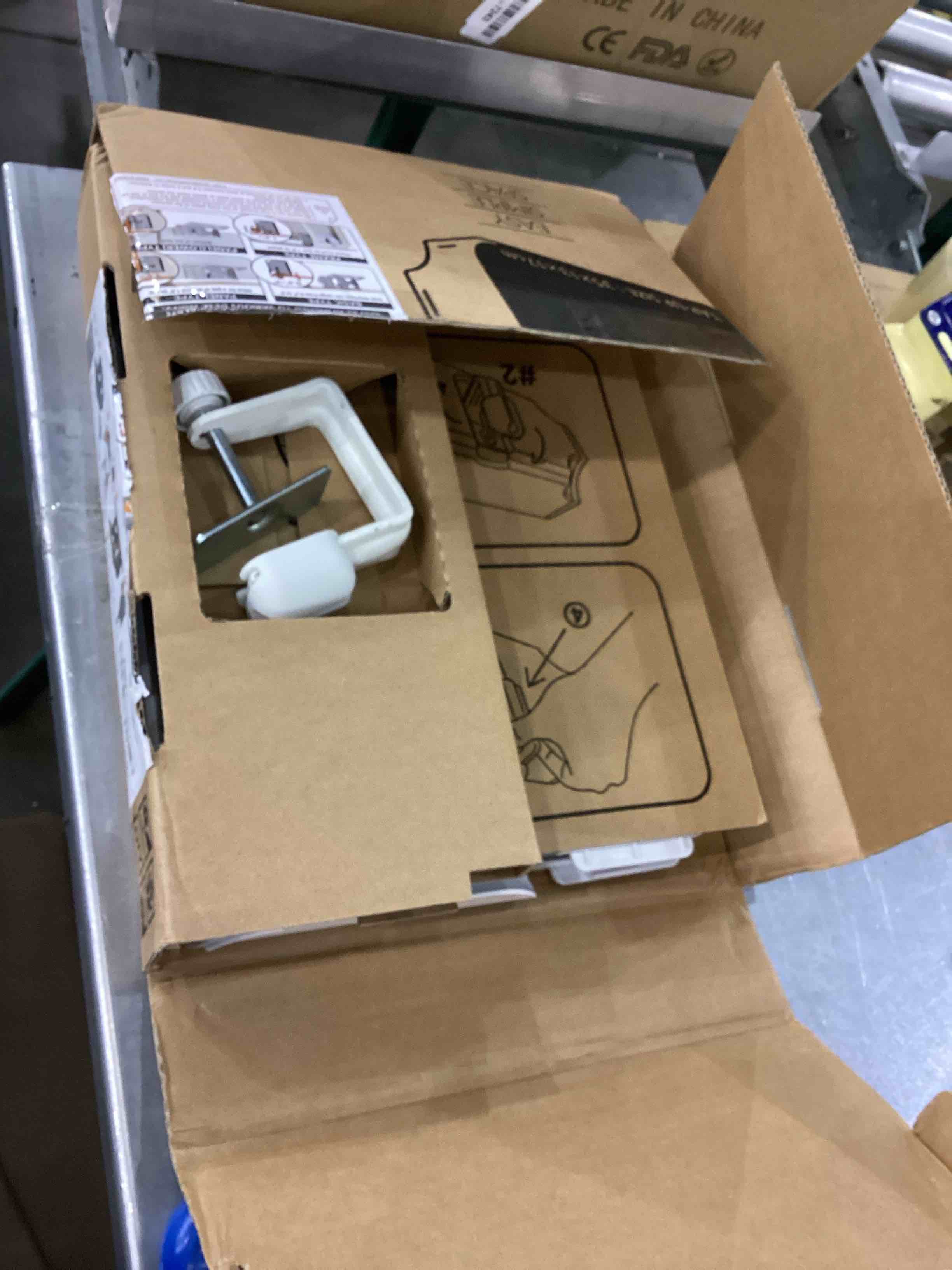 https://s3.amazonaws.com/lotting-images-prod/bidfta/EXS00816362_1698670250793.jpeg