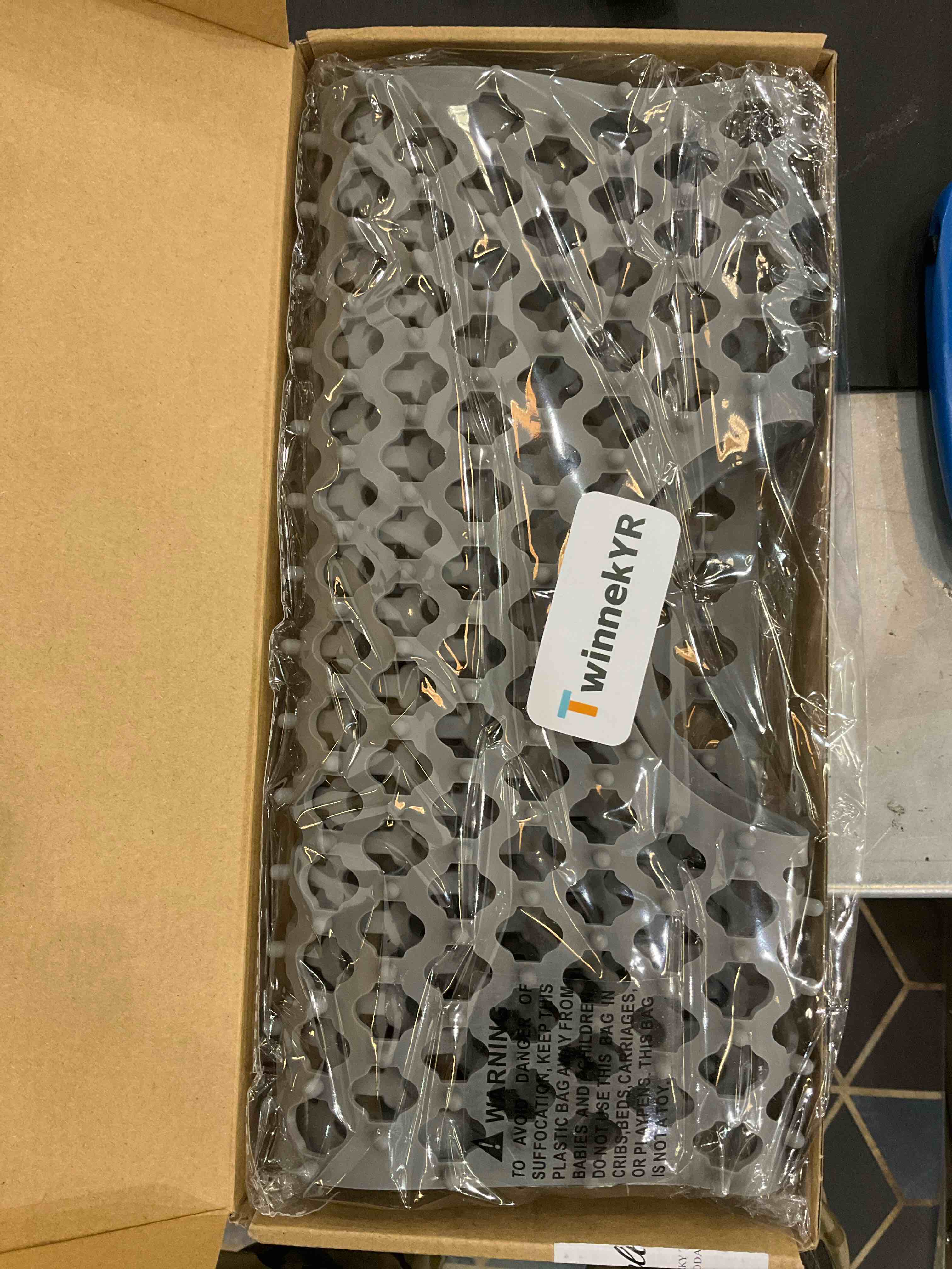https://s3.amazonaws.com/lotting-images-prod/bidfta/EXS00817021_1698774496562.jpeg