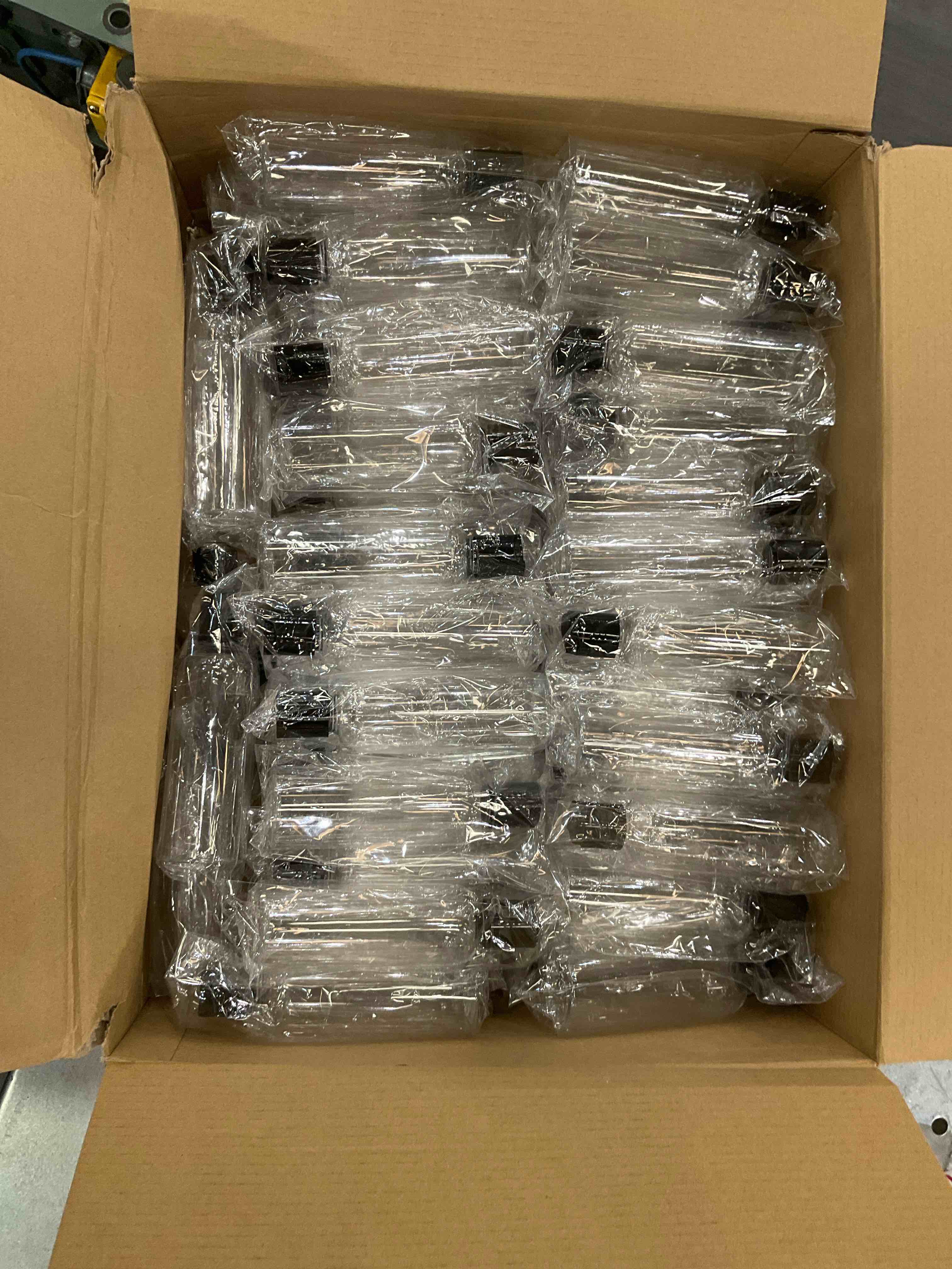 https://s3.amazonaws.com/lotting-images-prod/bidfta/EXS00818124_1698165907671.jpeg
