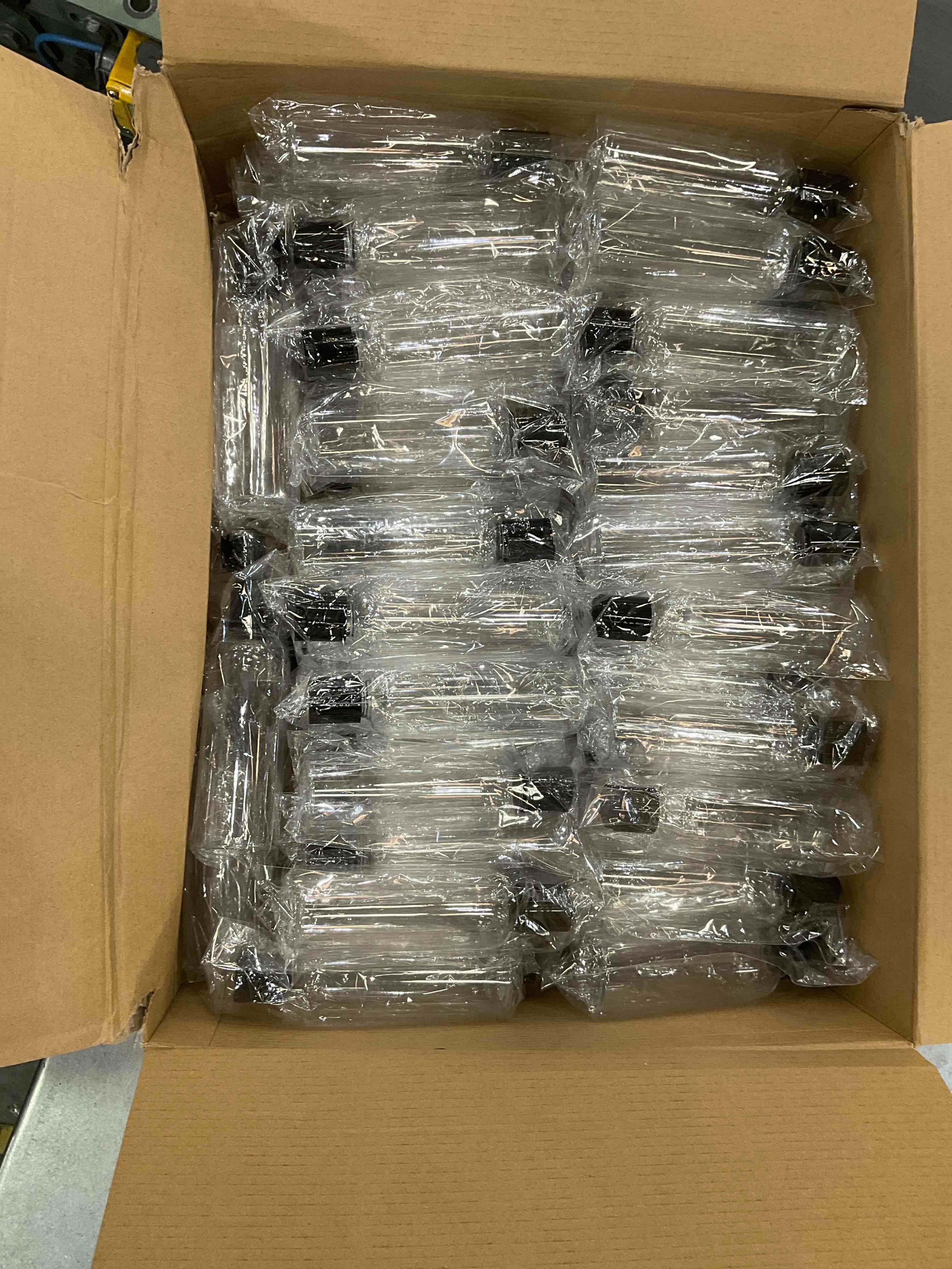 https://s3.amazonaws.com/lotting-images-prod/bidfta/EXS00818124_1698165909151.jpeg