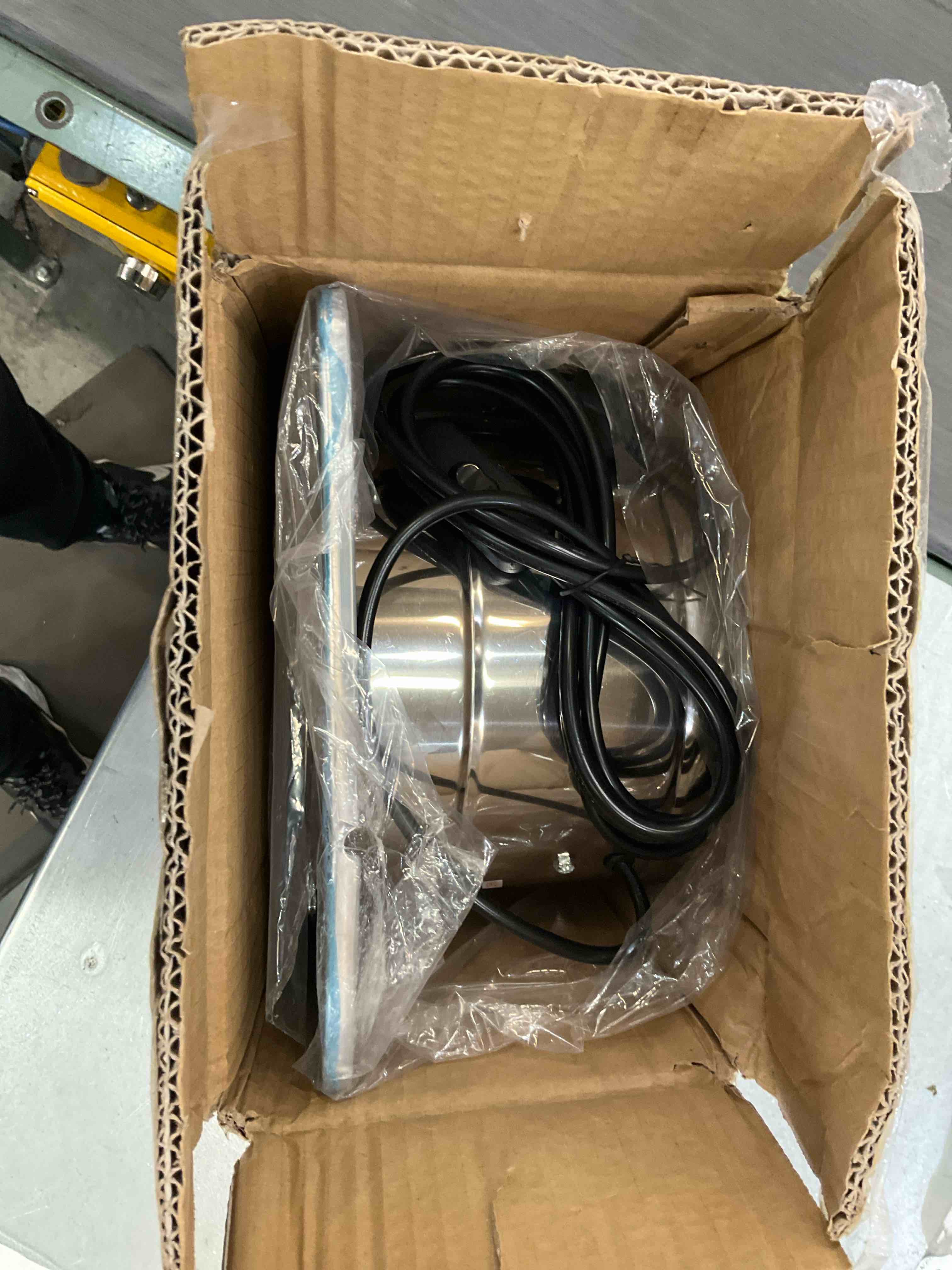 https://s3.amazonaws.com/lotting-images-prod/bidfta/EXS00818131_1698166302128.jpeg