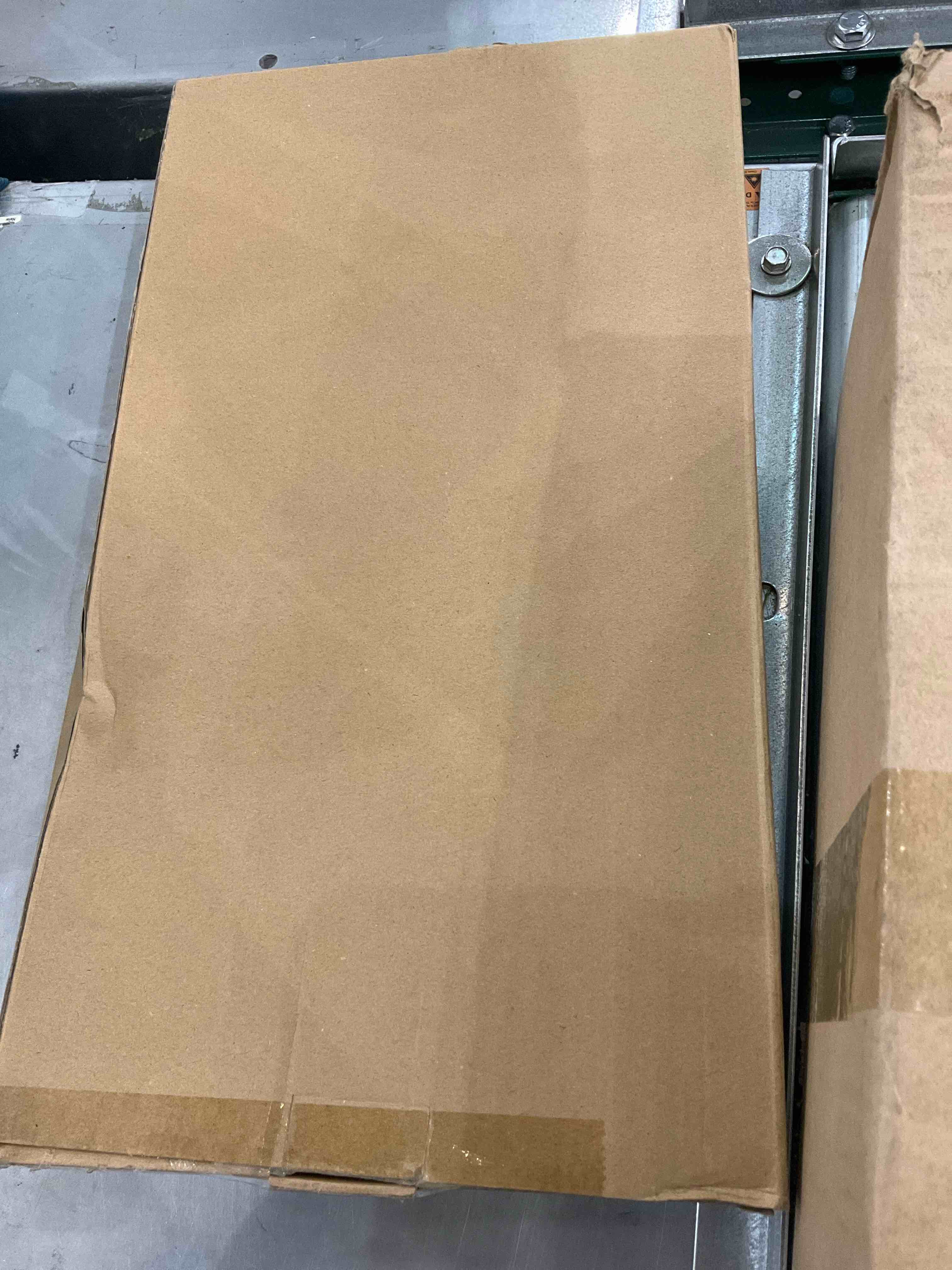 https://s3.amazonaws.com/lotting-images-prod/bidfta/EXS00818562_1698249261408.jpeg