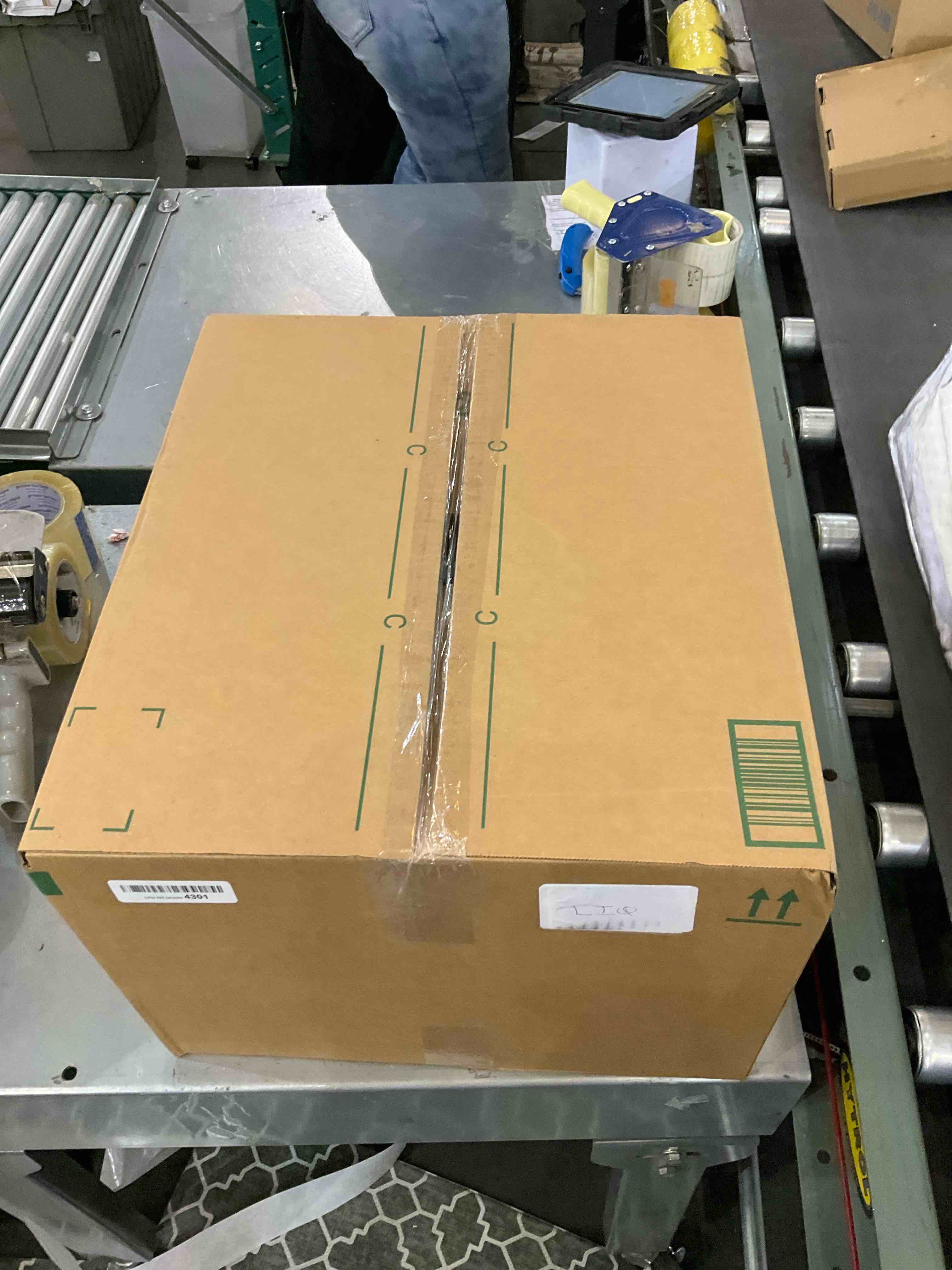 https://s3.amazonaws.com/lotting-images-prod/bidfta/EXS00819436_1699893643387.jpeg