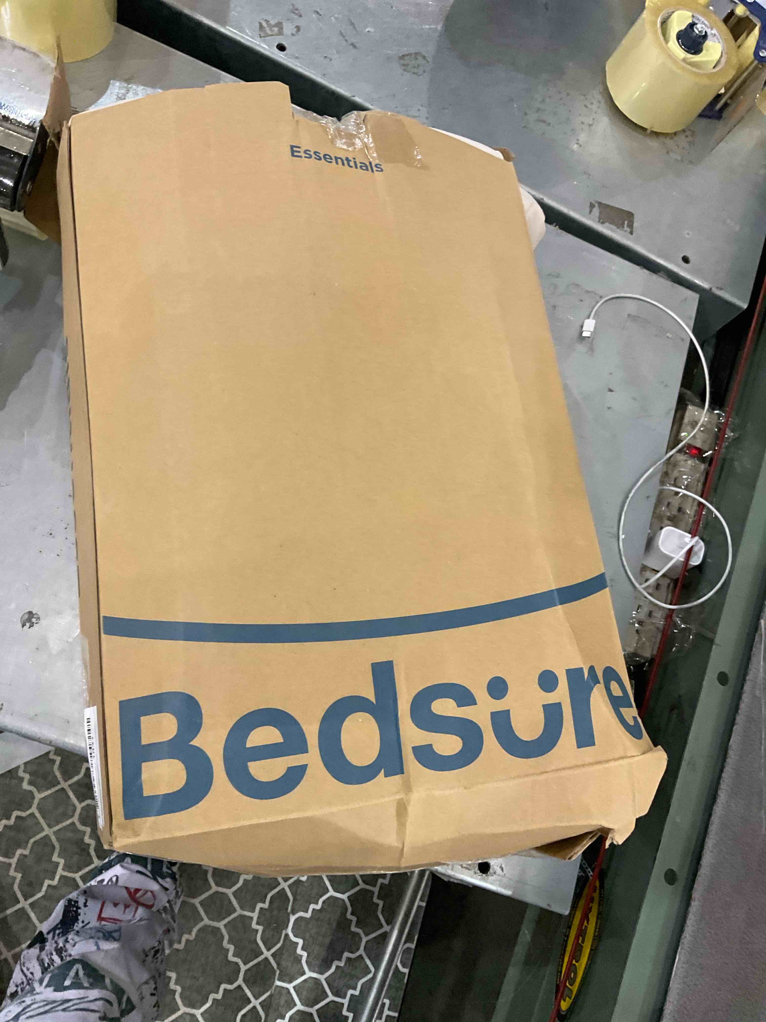 https://s3.amazonaws.com/lotting-images-prod/bidfta/EXS00819482_1699906371067.jpeg