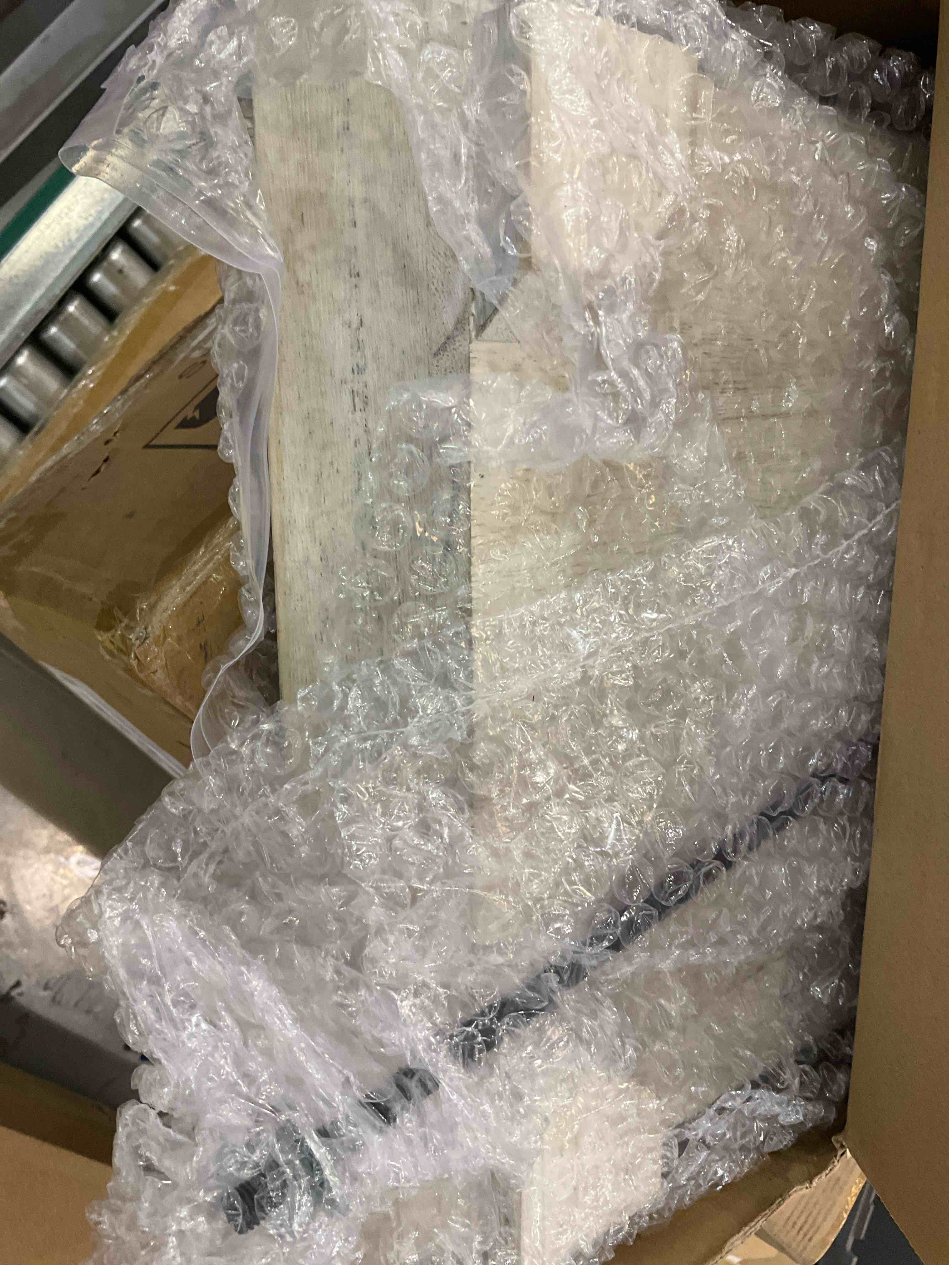 https://s3.amazonaws.com/lotting-images-prod/bidfta/EXS00819860_1698774298660.jpeg