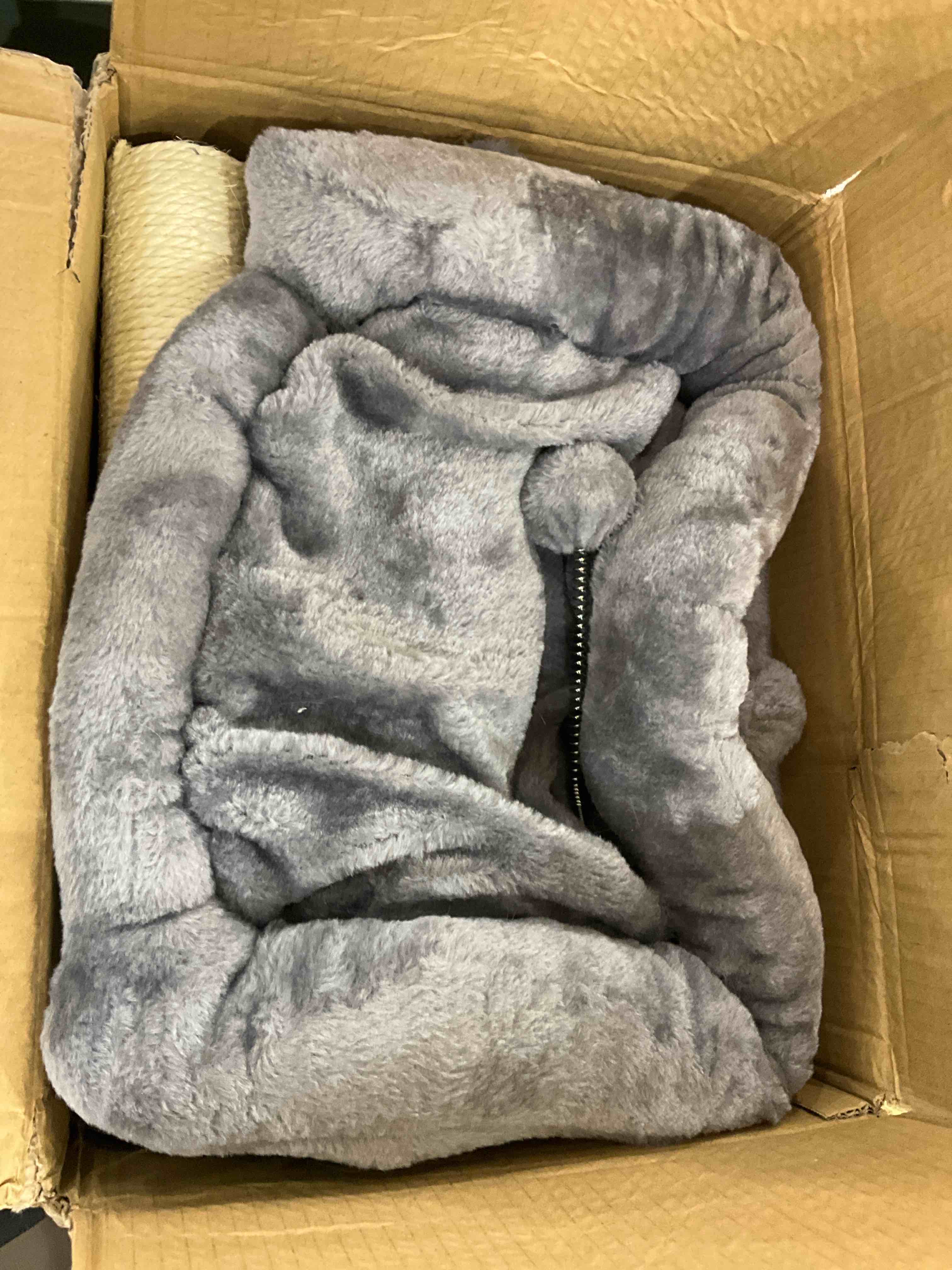 https://s3.amazonaws.com/lotting-images-prod/bidfta/EXS00823251_1700502796177.jpeg
