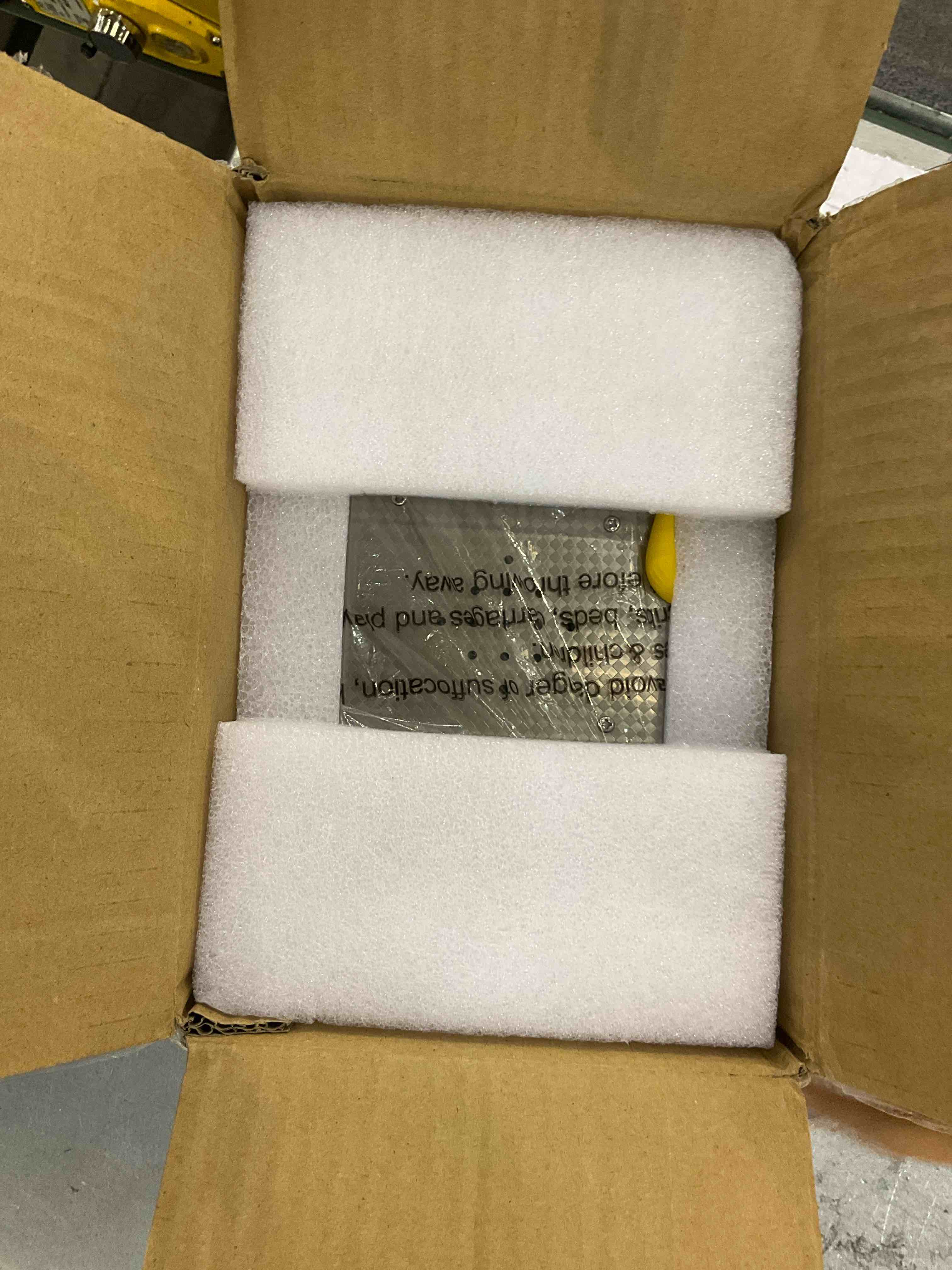 https://s3.amazonaws.com/lotting-images-prod/bidfta/EXS00824038_1699363868446.jpeg