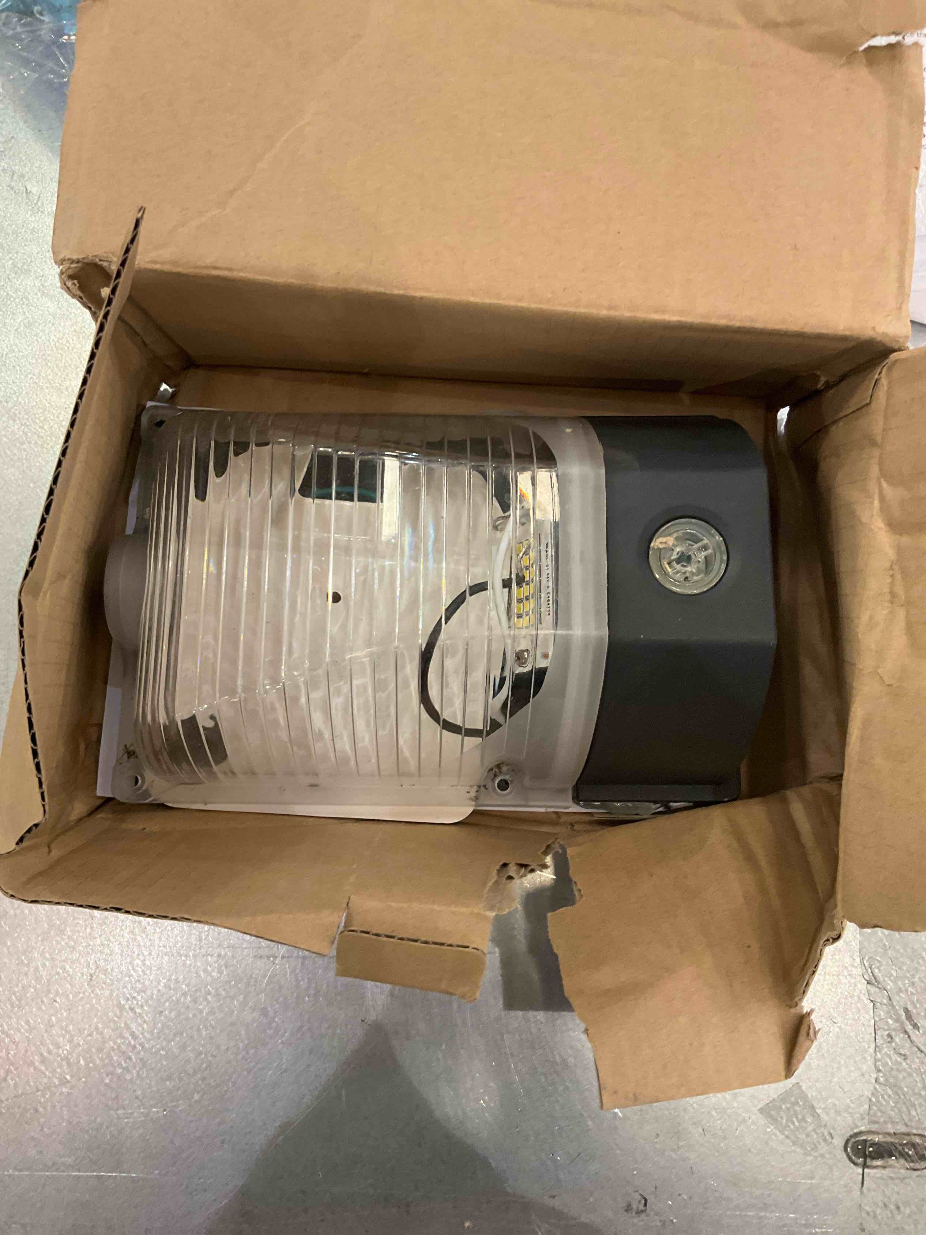 https://s3.amazonaws.com/lotting-images-prod/bidfta/EXS00824133_1699369775060.jpeg
