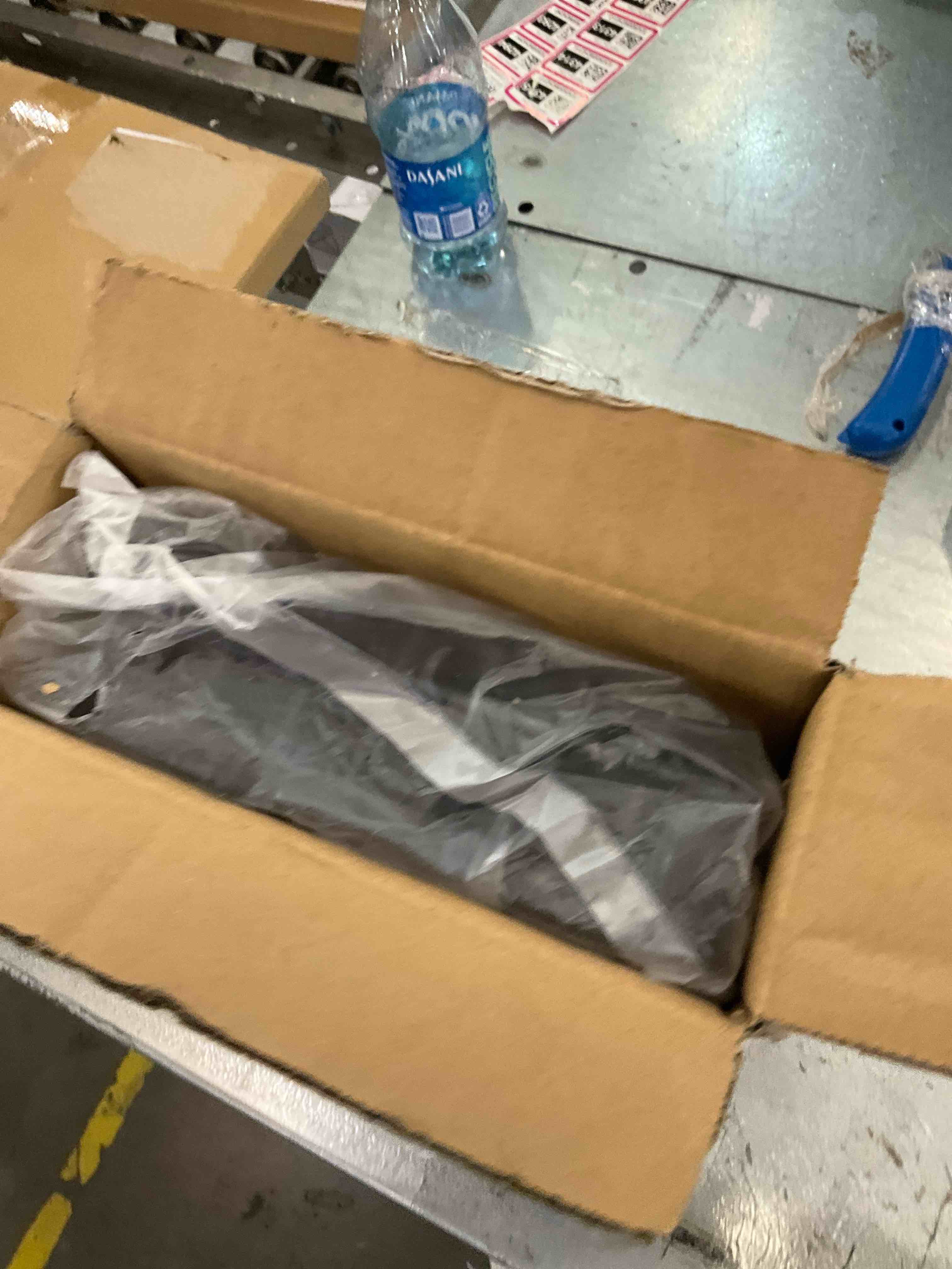 https://s3.amazonaws.com/lotting-images-prod/bidfta/EXS00824324_1699375593031.jpeg