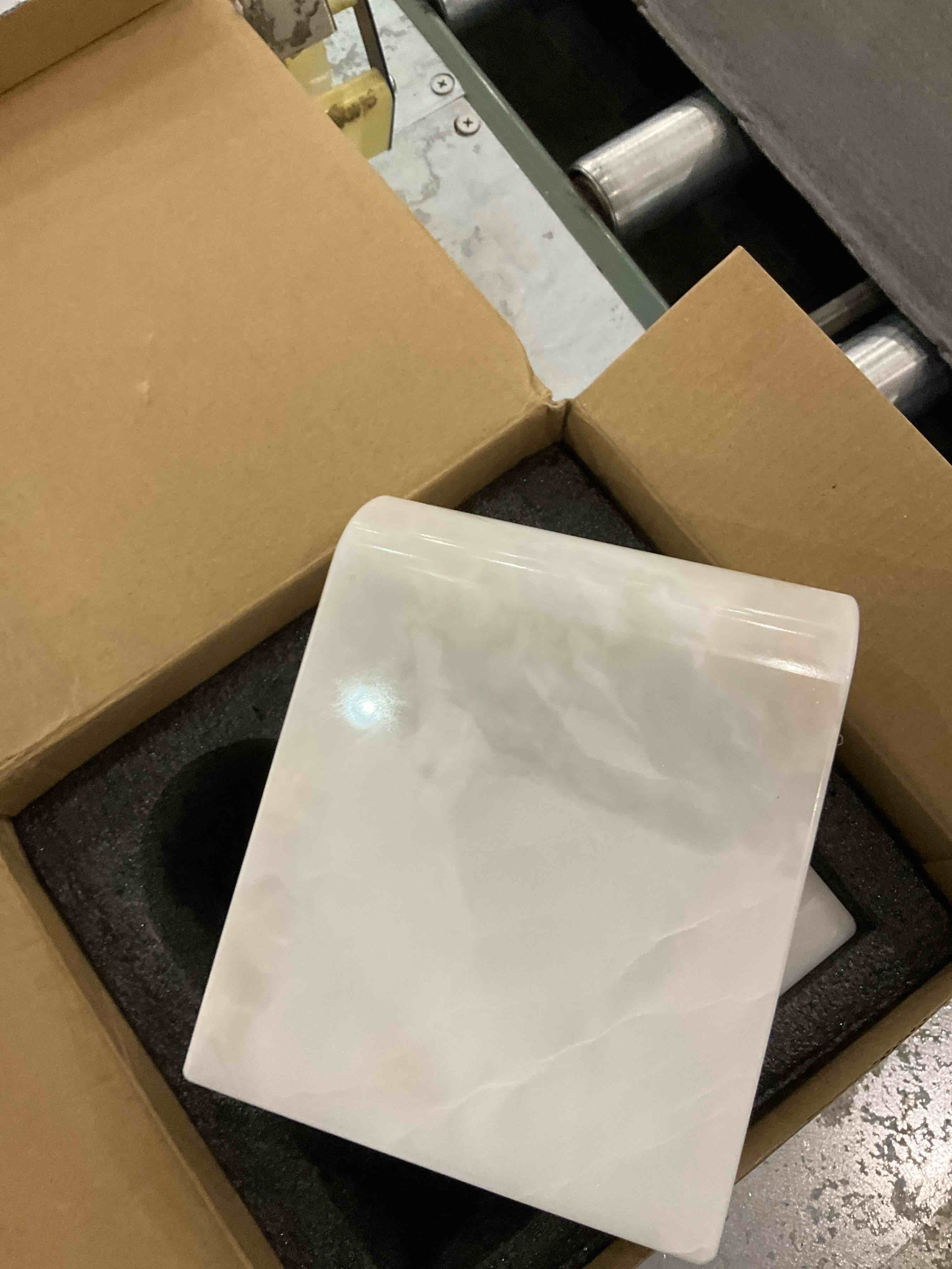 https://s3.amazonaws.com/lotting-images-prod/bidfta/EXS00824485_1699906434491.jpeg