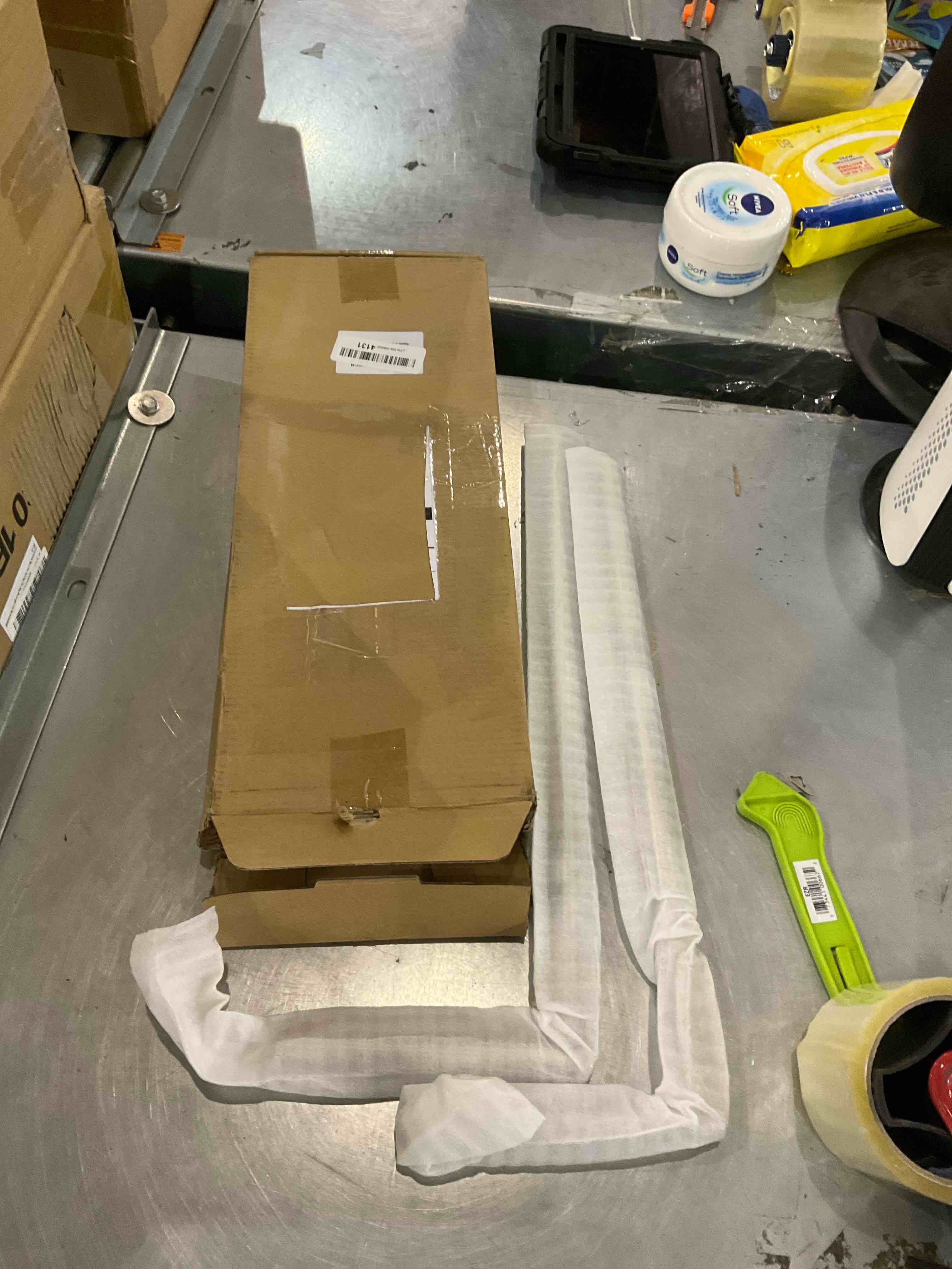 https://s3.amazonaws.com/lotting-images-prod/bidfta/EXS00824832_1699364851249.jpeg